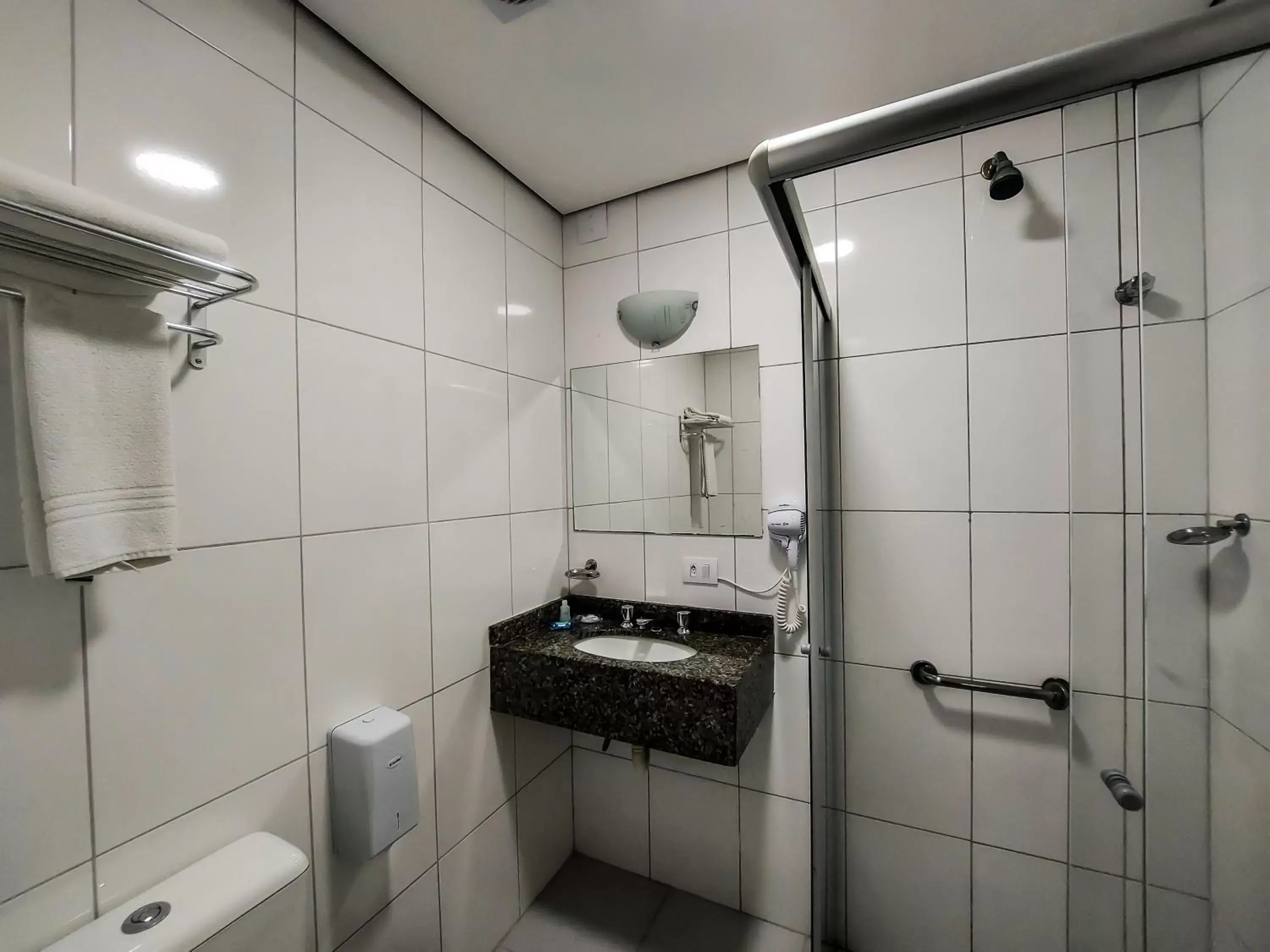 Shower, Bathroom in Hotel Itamarati Centro-República