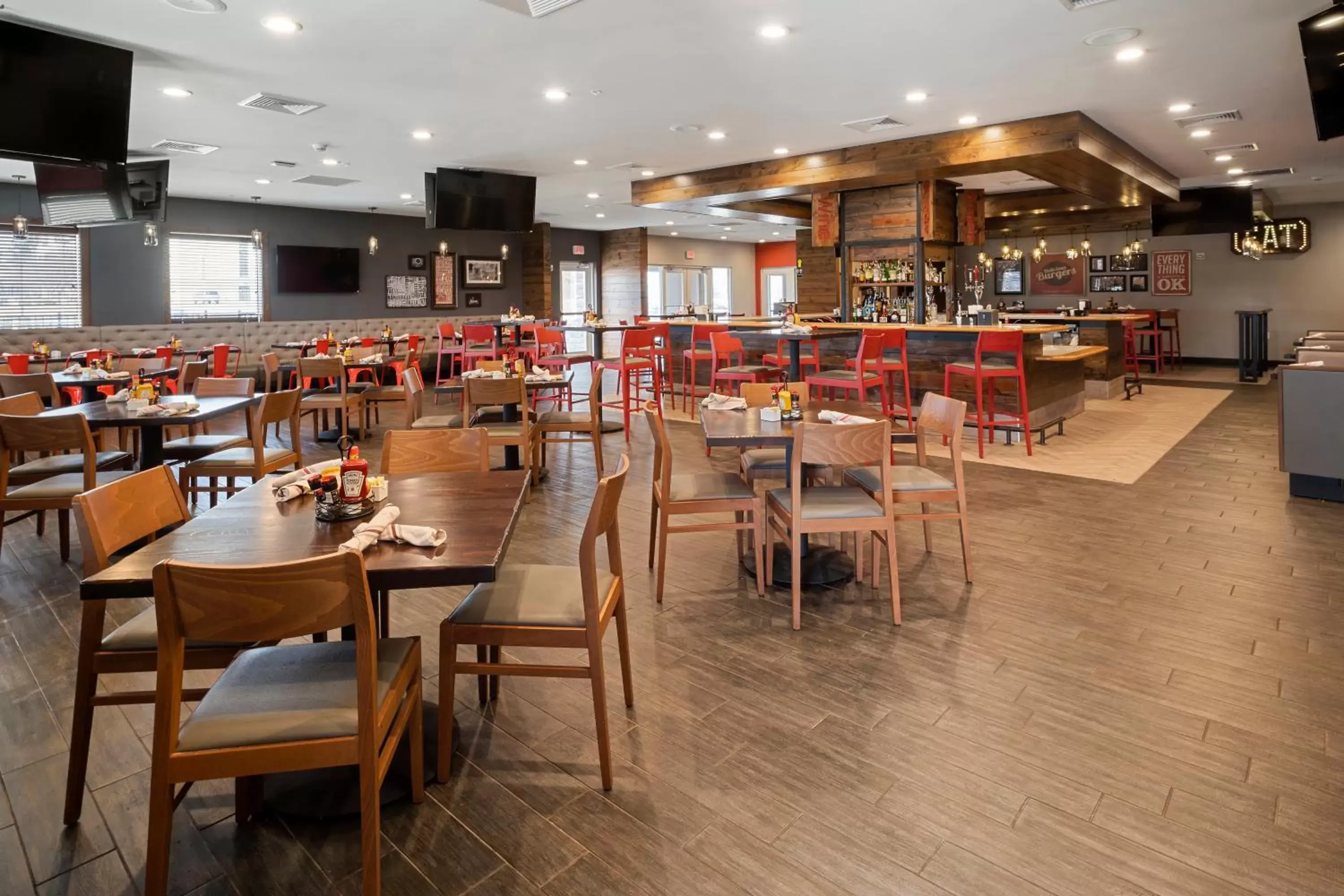 Restaurant/Places to Eat in Holiday Inn Hotel & Suites - Decatur, an IHG Hotel