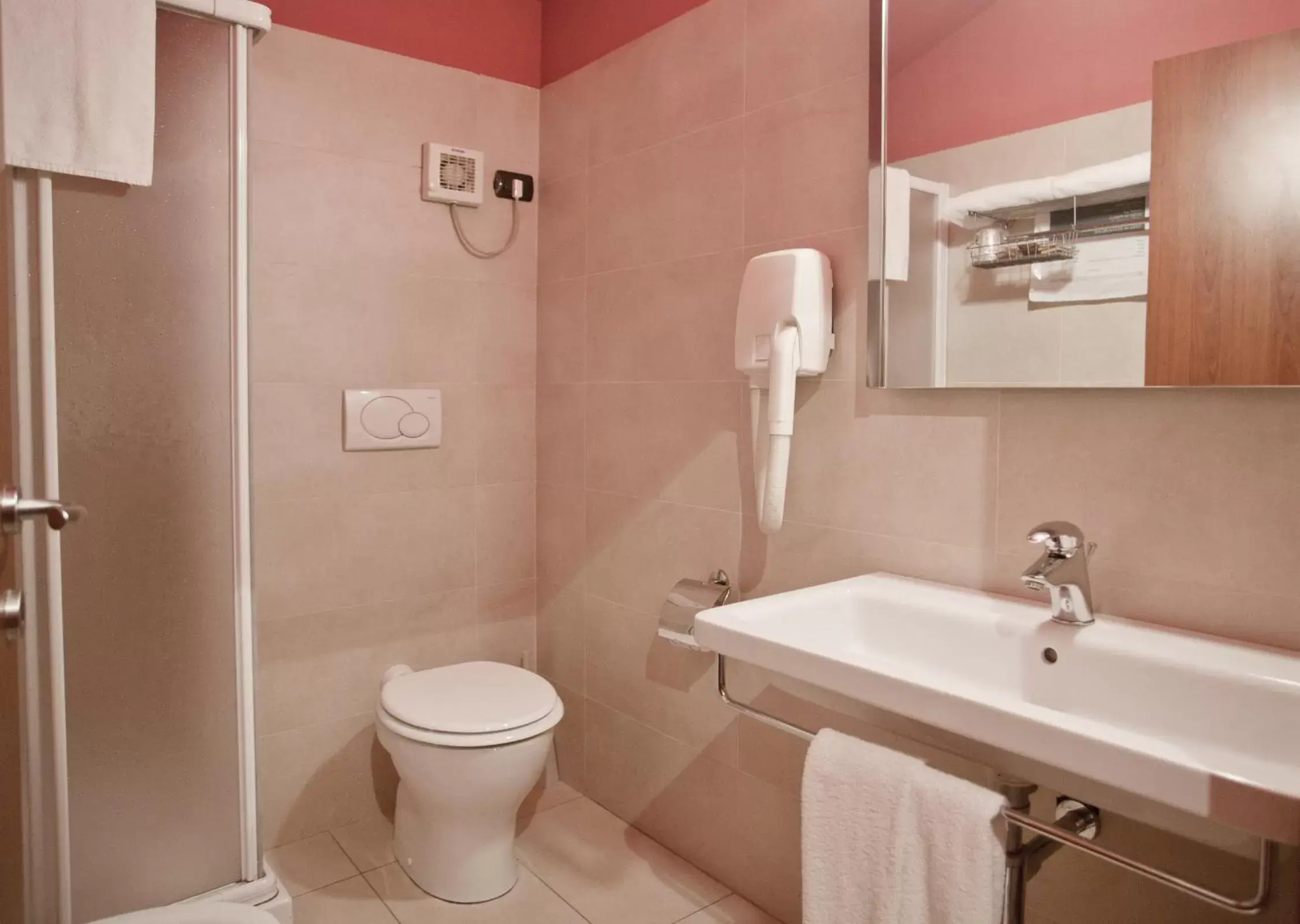 Shower, Bathroom in Hotel Villa Glicini