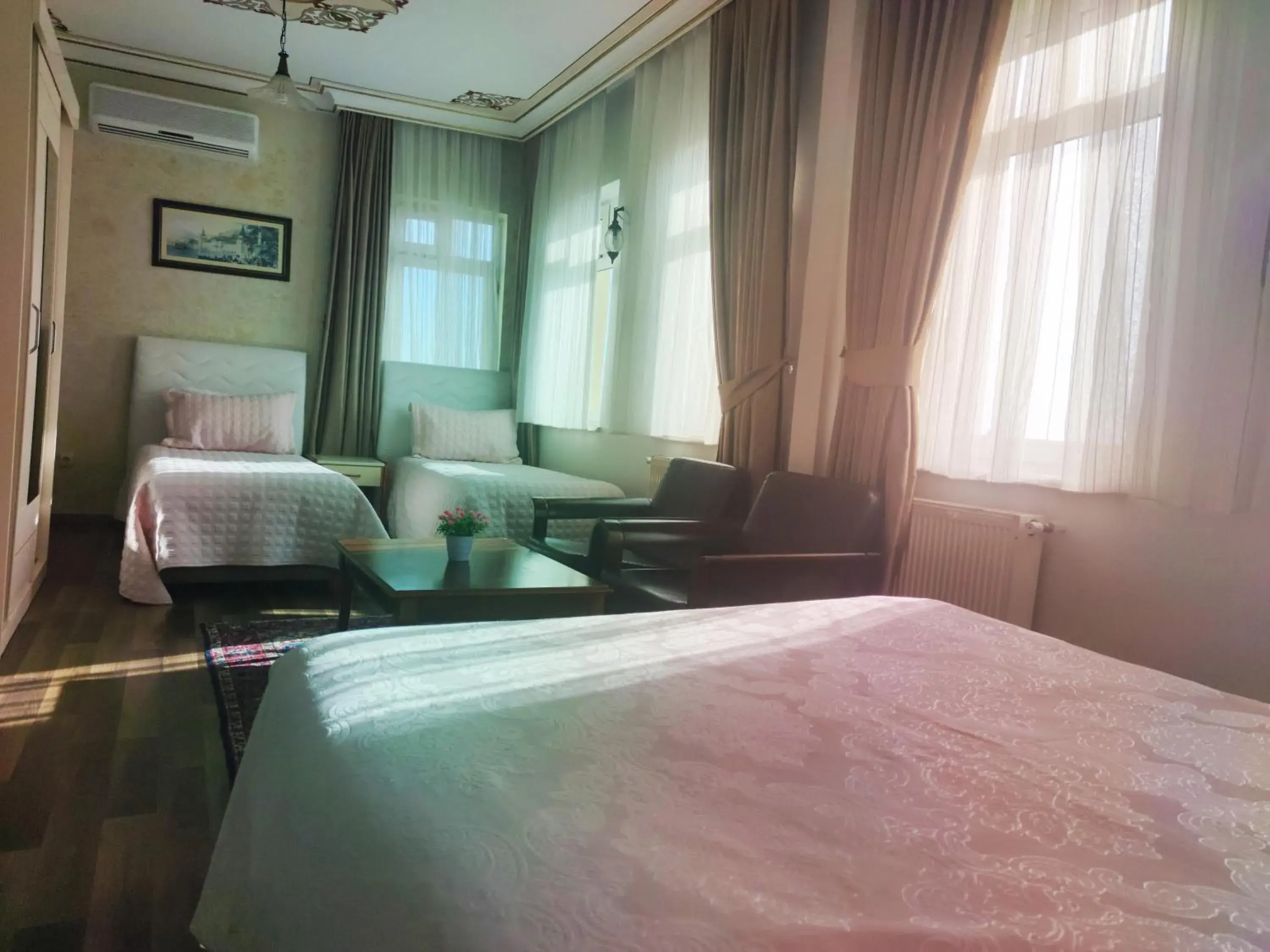 Photo of the whole room, Bed in Sur Hotel Sultanahmet