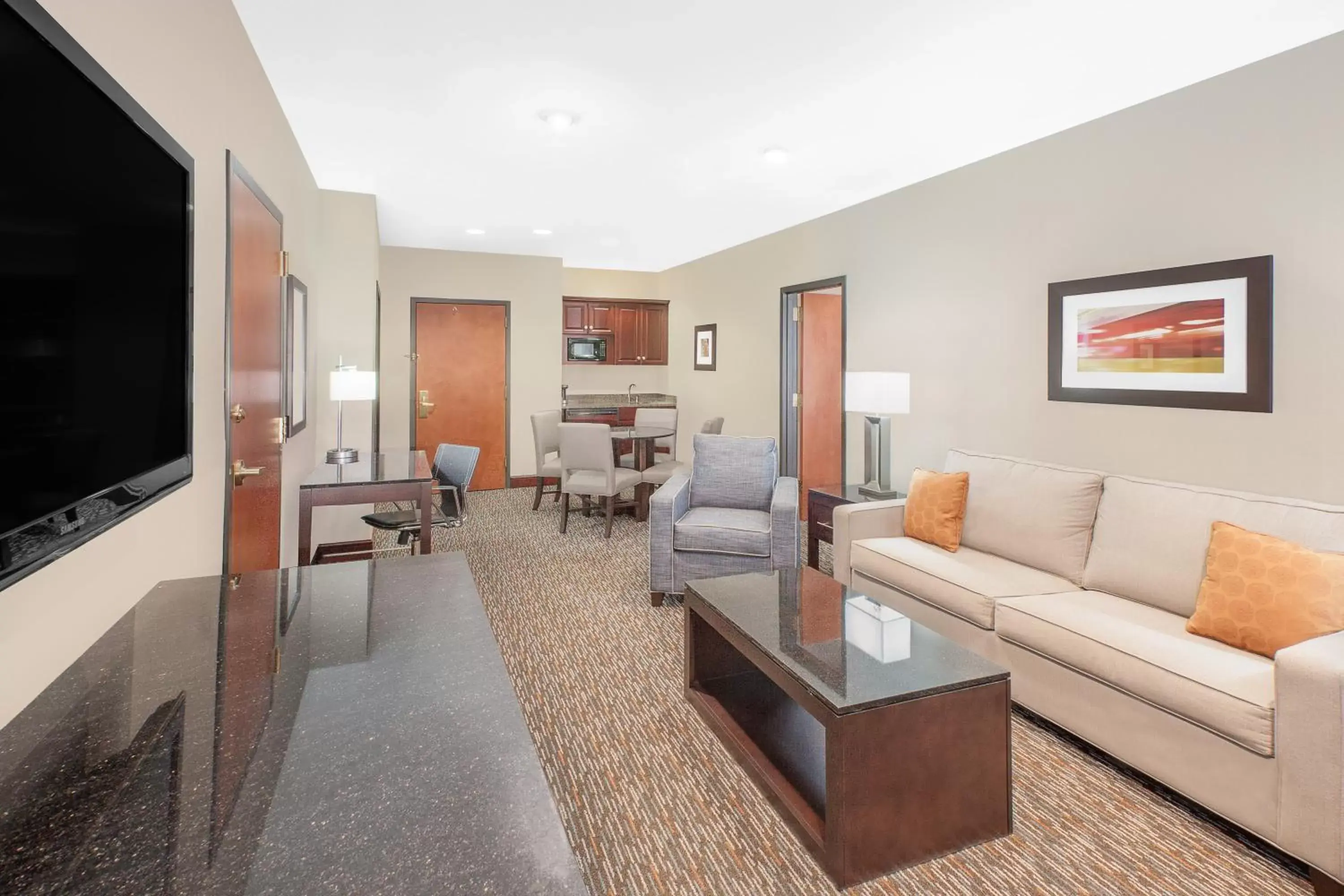 Living room, Seating Area in Wingate by Wyndham Sylvania-Toledo