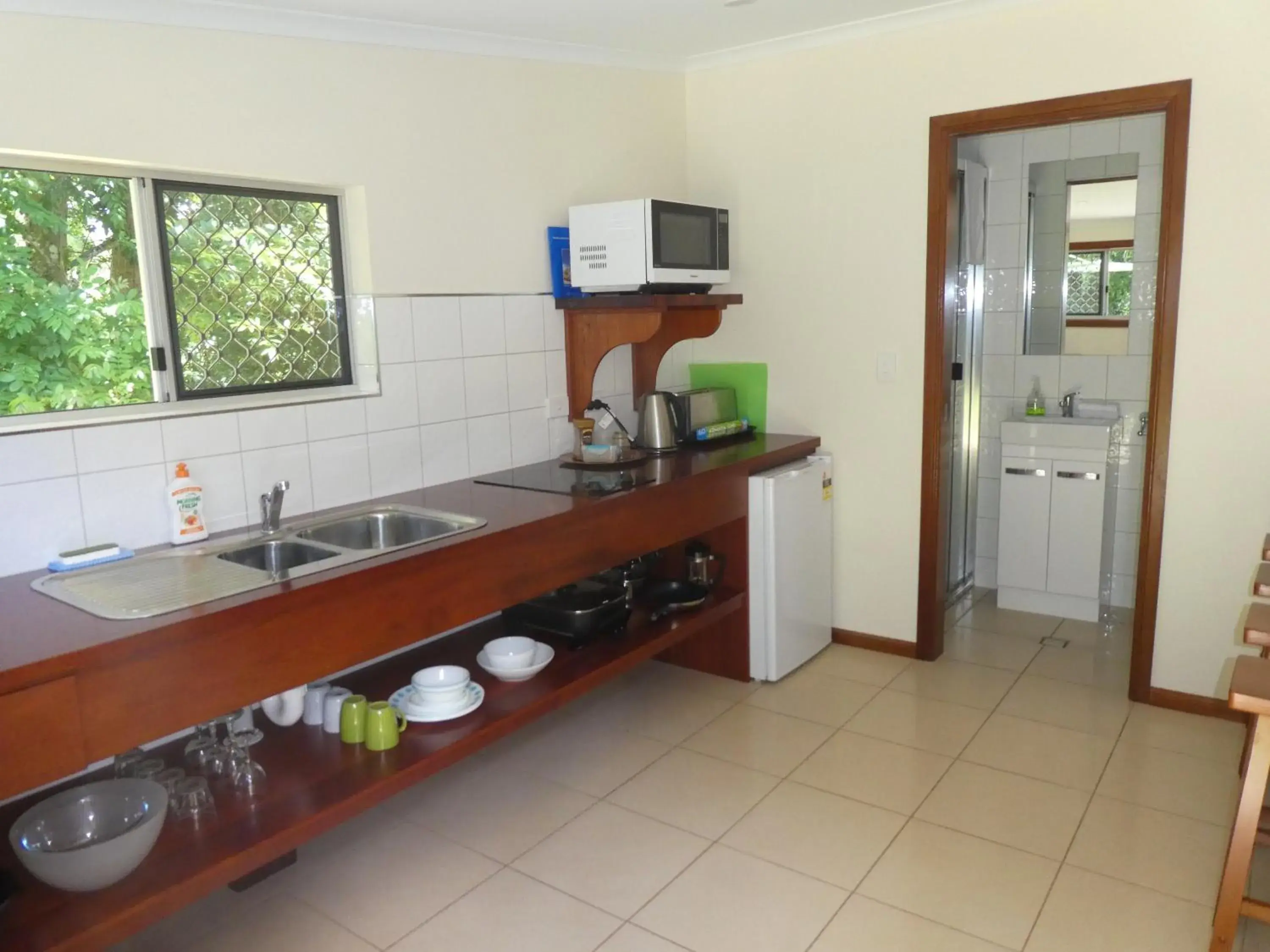 Bathroom, Kitchen/Kitchenette in The Summit Rainforest Retreat