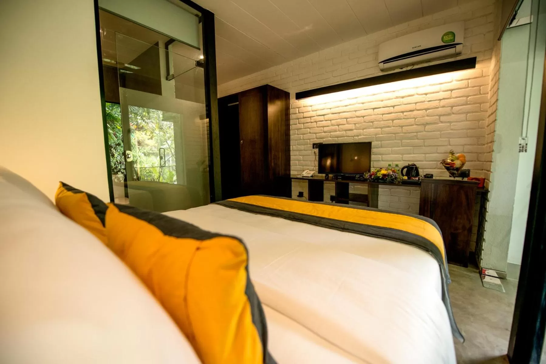 Photo of the whole room, Bed in BBQ HUB Ella