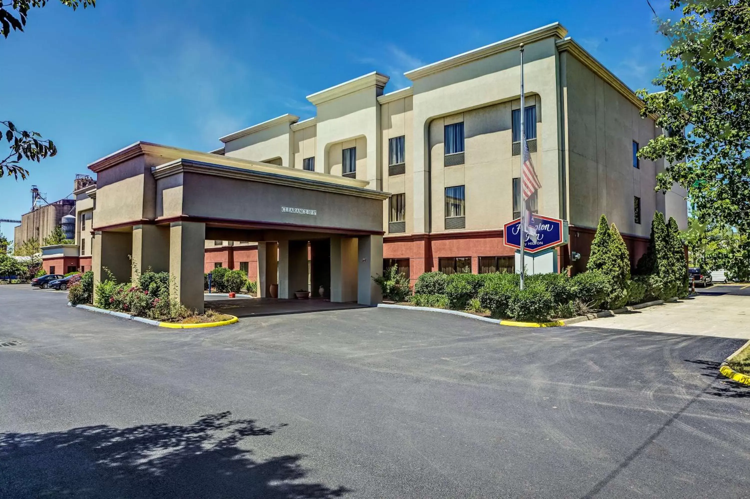 Property building in Hampton Inn Columbus I-70E/Hamilton Road Property building in Hampton Inn Columbus I-70E/Hamilton Road