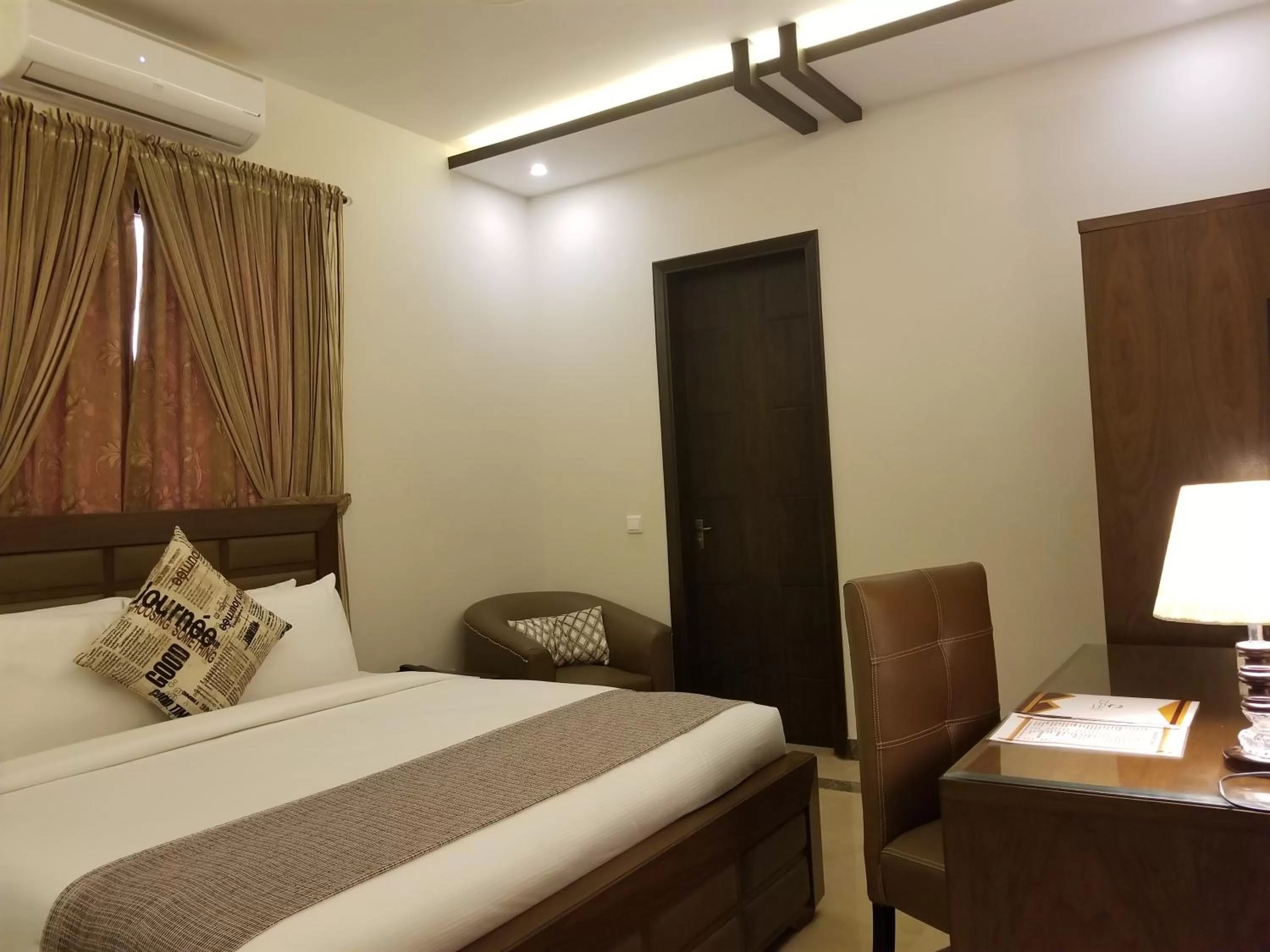 Bed in Zifan Hotel & Suites