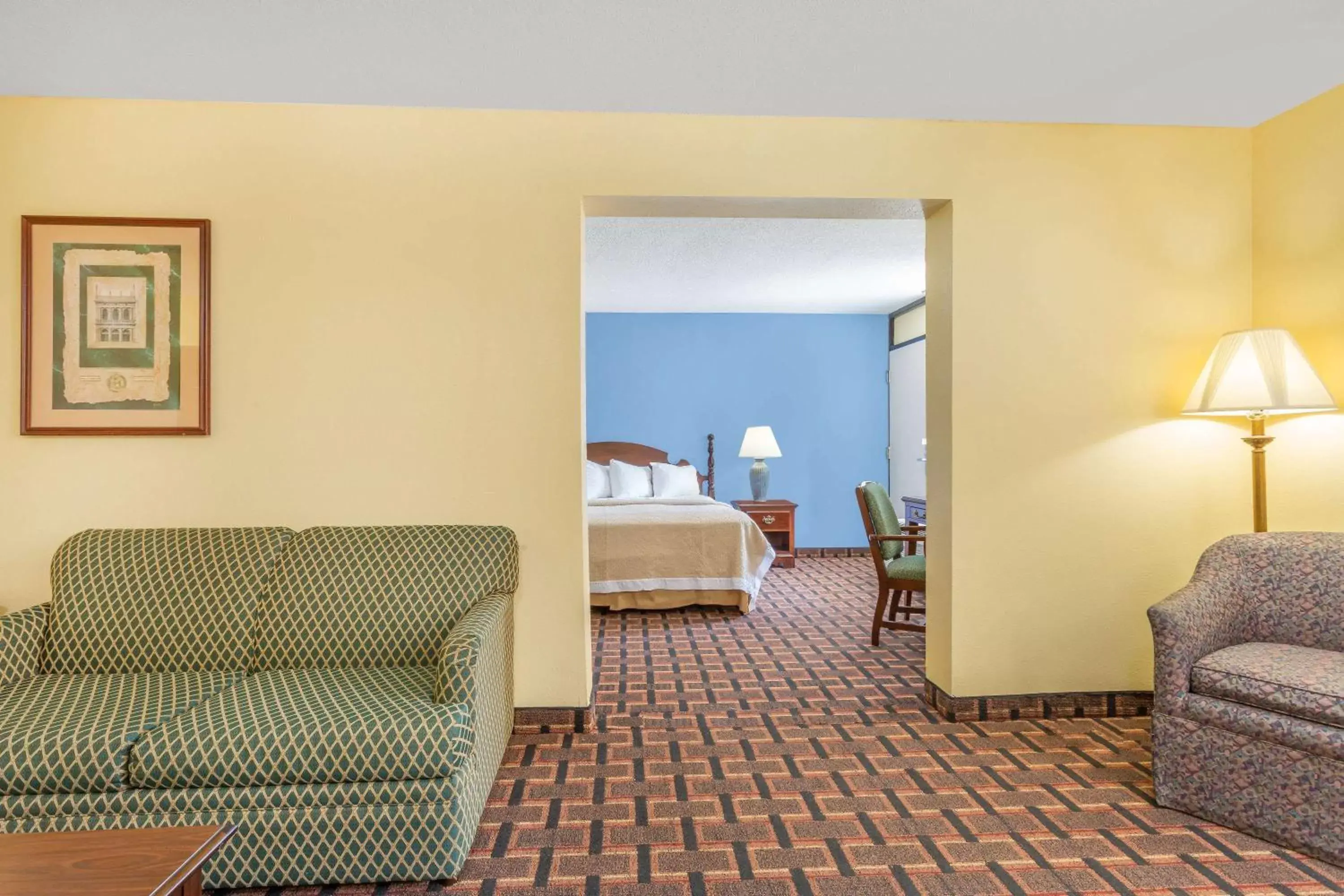 Photo of the whole room, Bed in Days Inn by Wyndham Mocksville