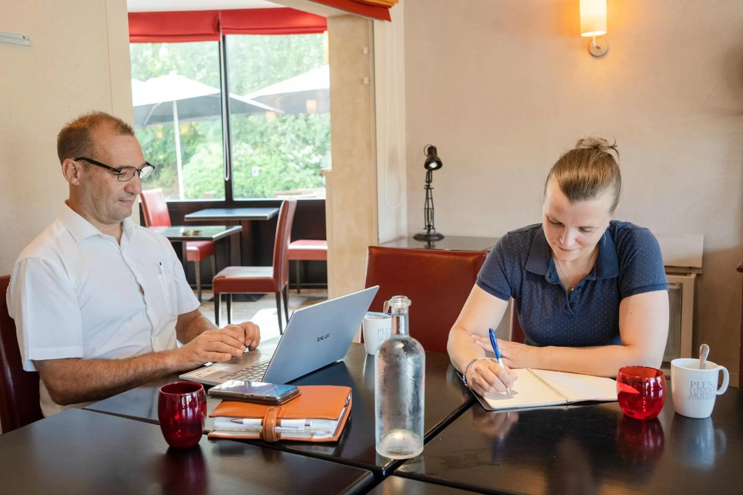 Lounge or bar in Brit Hotel Essentiel Cholet