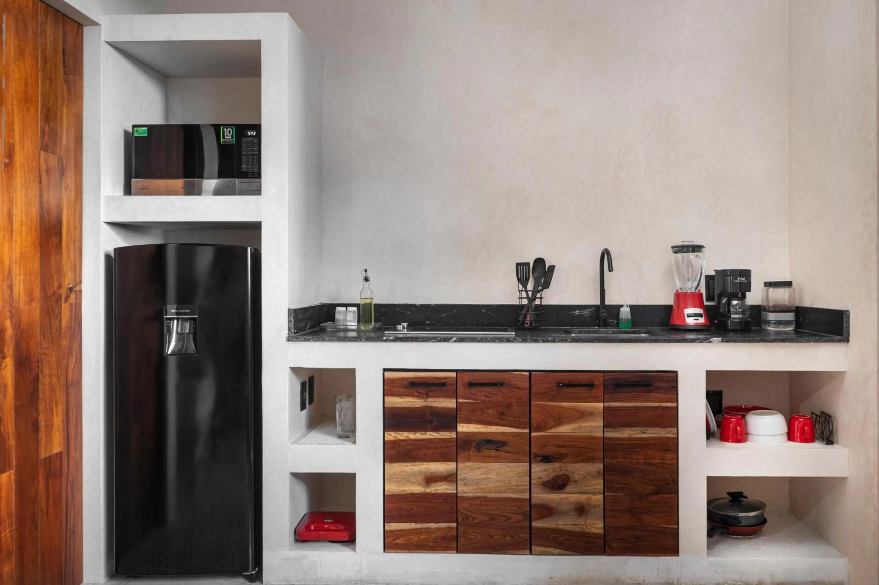 Kitchen/Kitchenette in UJO Condo Boutique