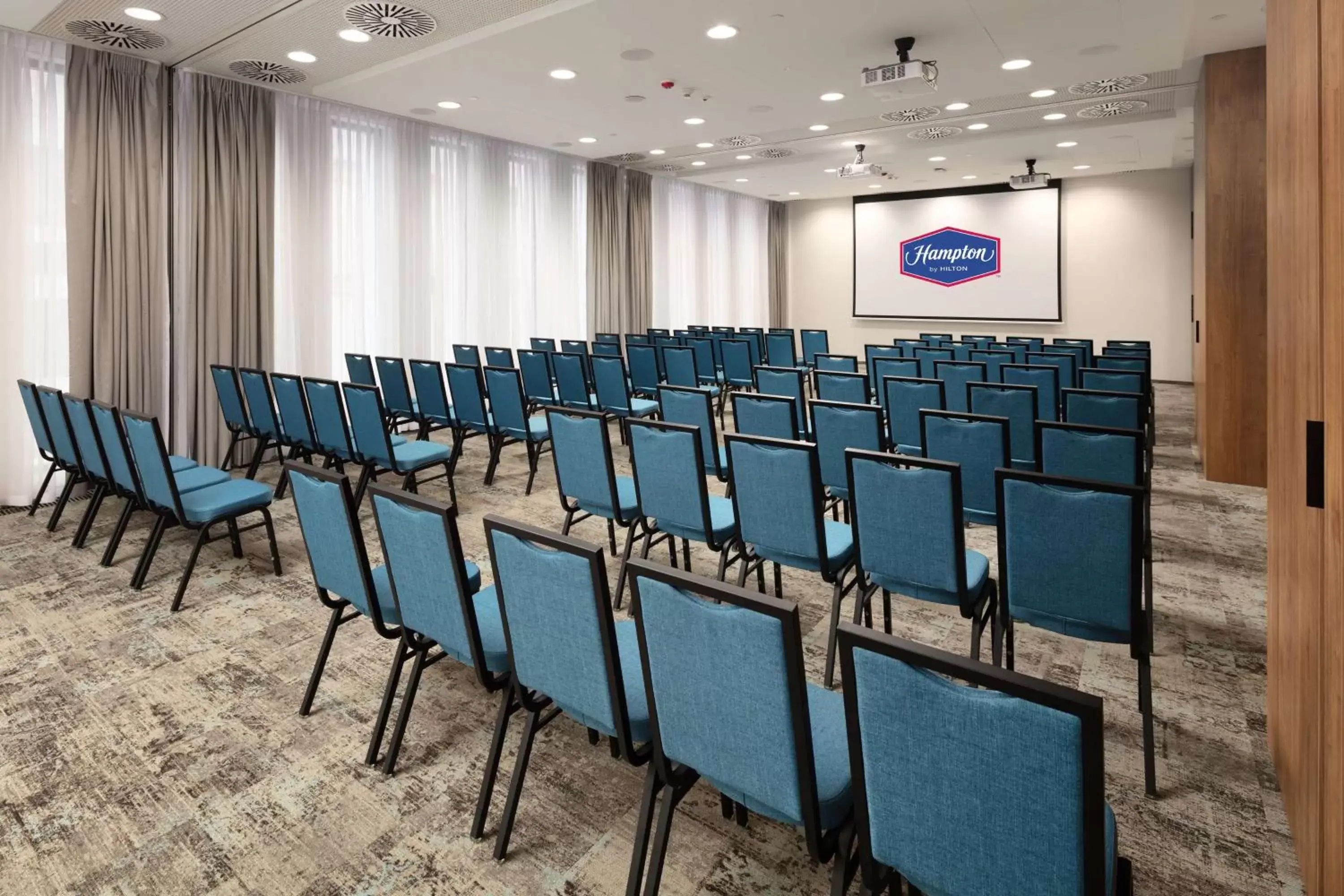 Meeting/conference room in Hampton by Hilton Łódź City Center