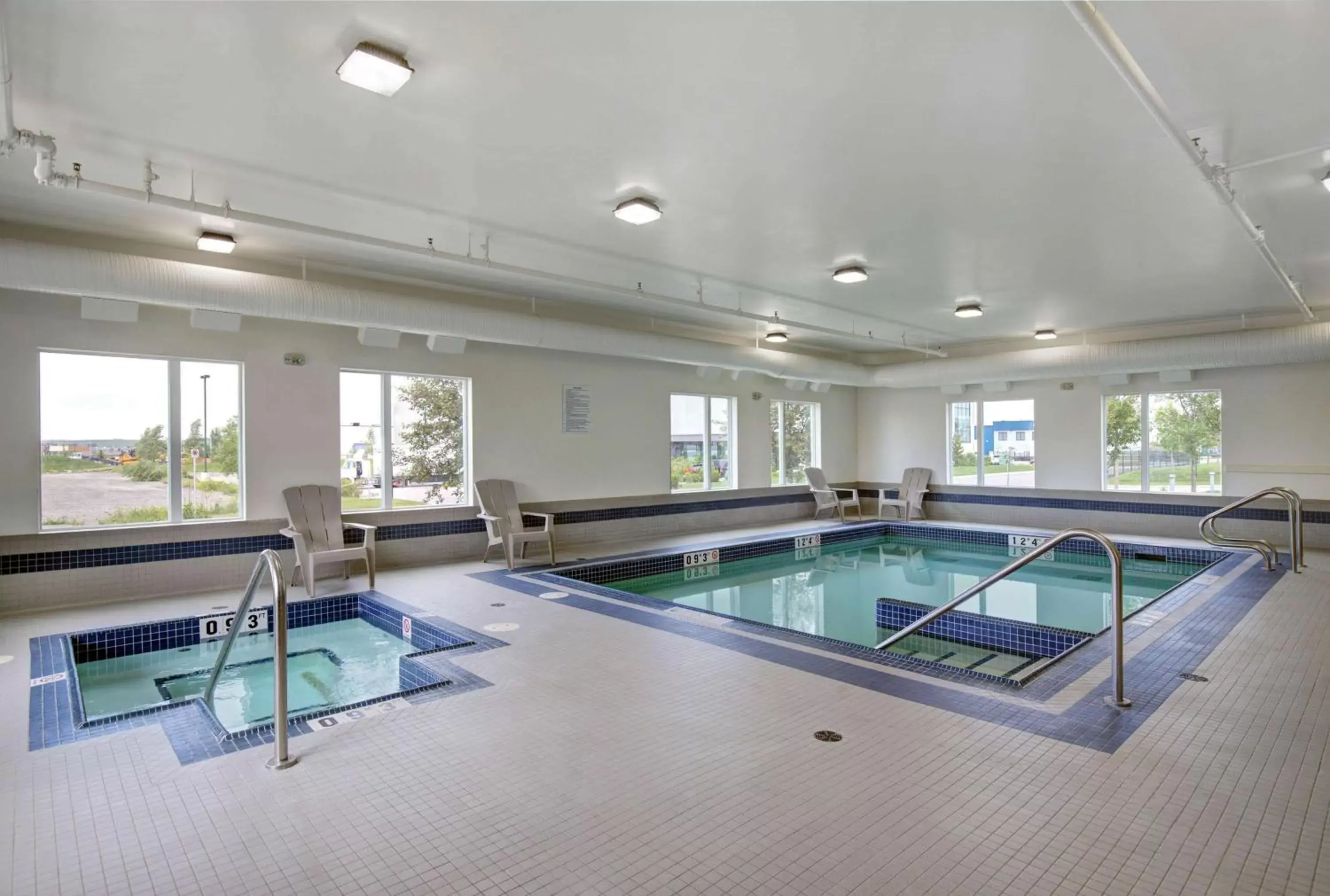 Pool view, Swimming Pool in Motel 6 Airdrie