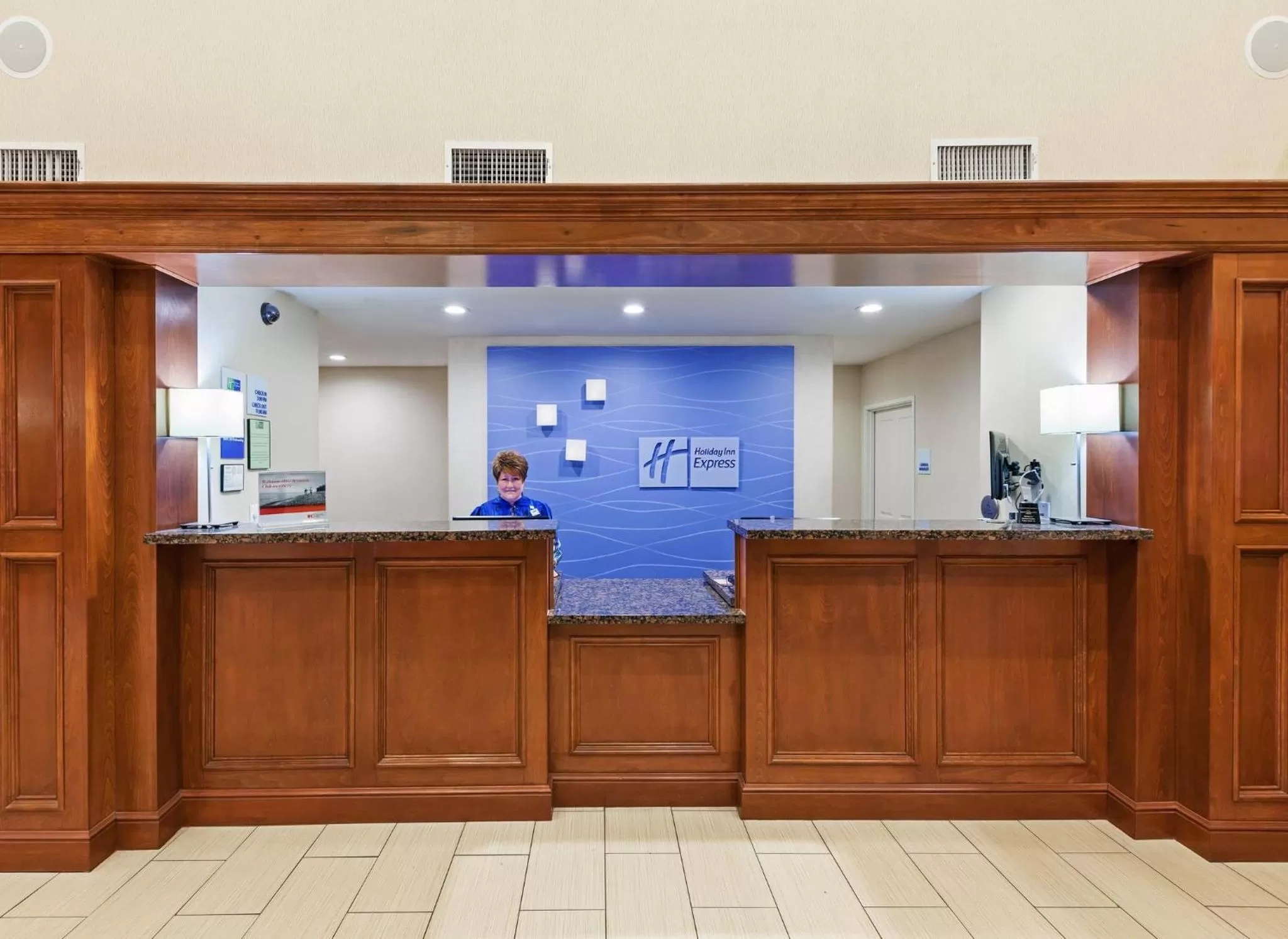 Lobby or reception in Holiday Inn Express Hotel & Suites Kilgore North by IHG