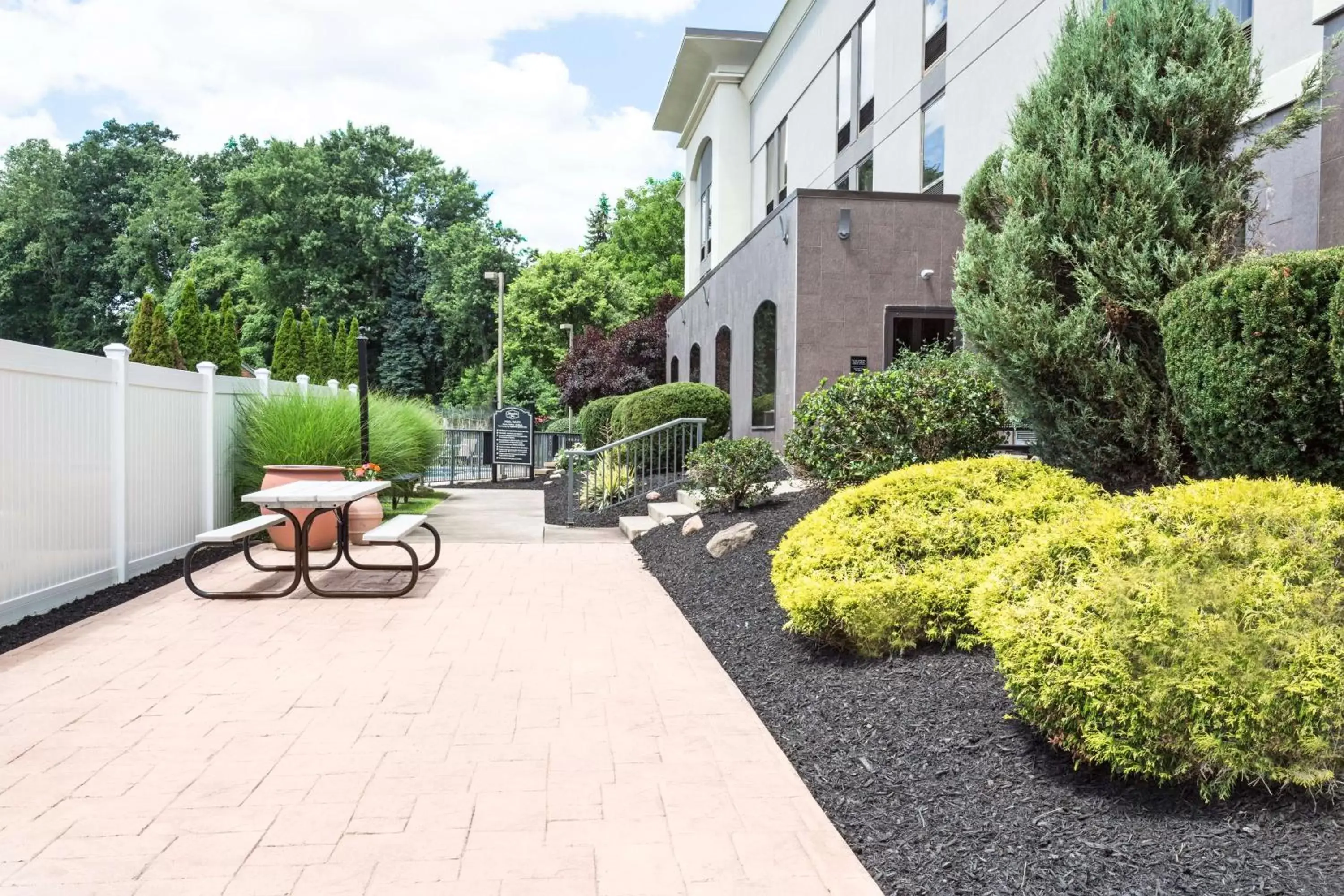 Property building in Hampton Inn Pittsburgh/West Mifflin