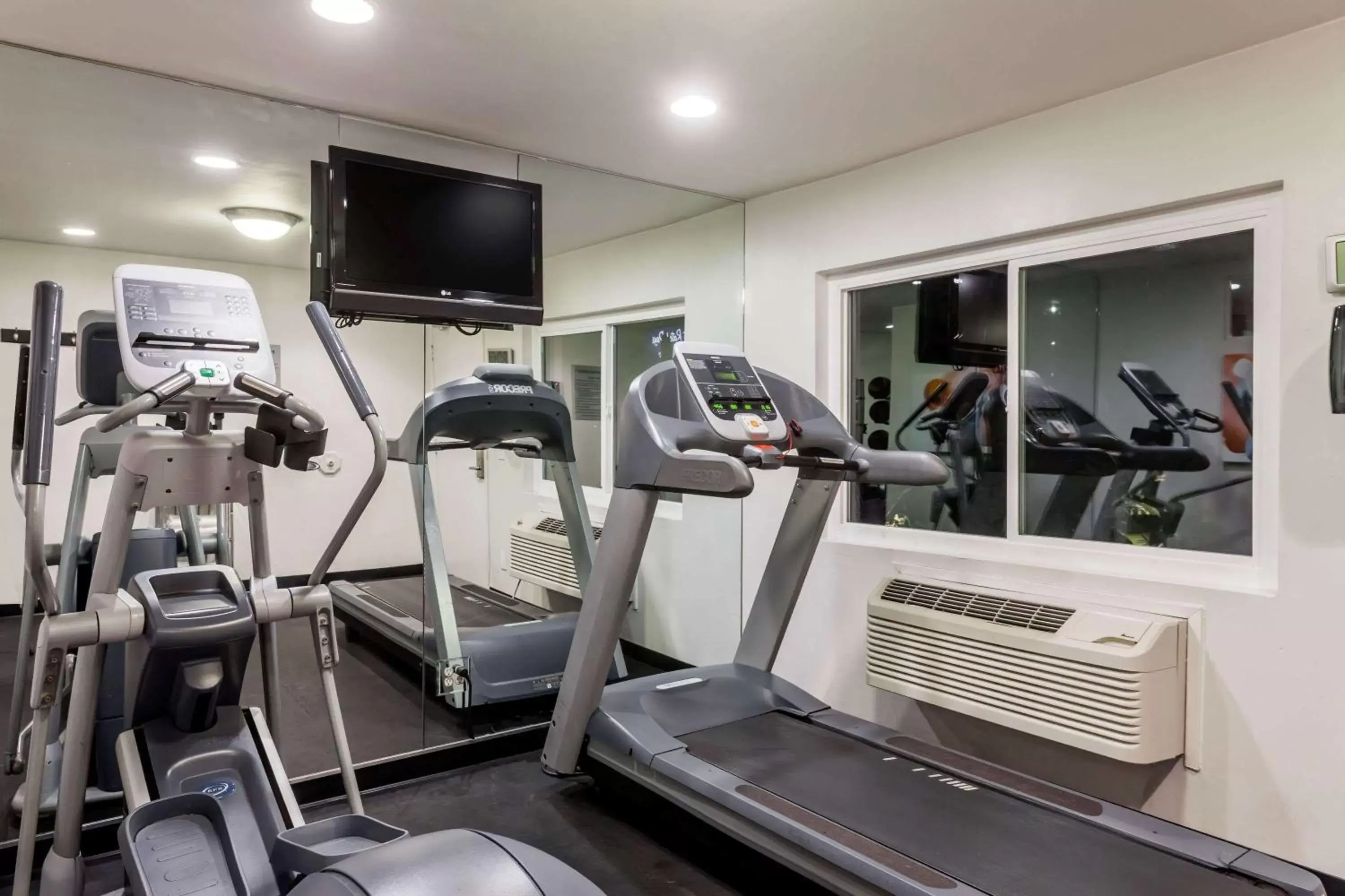 Fitness centre/facilities, Fitness Center/Facilities in Days Inn by Wyndham San Diego Hotel Circle