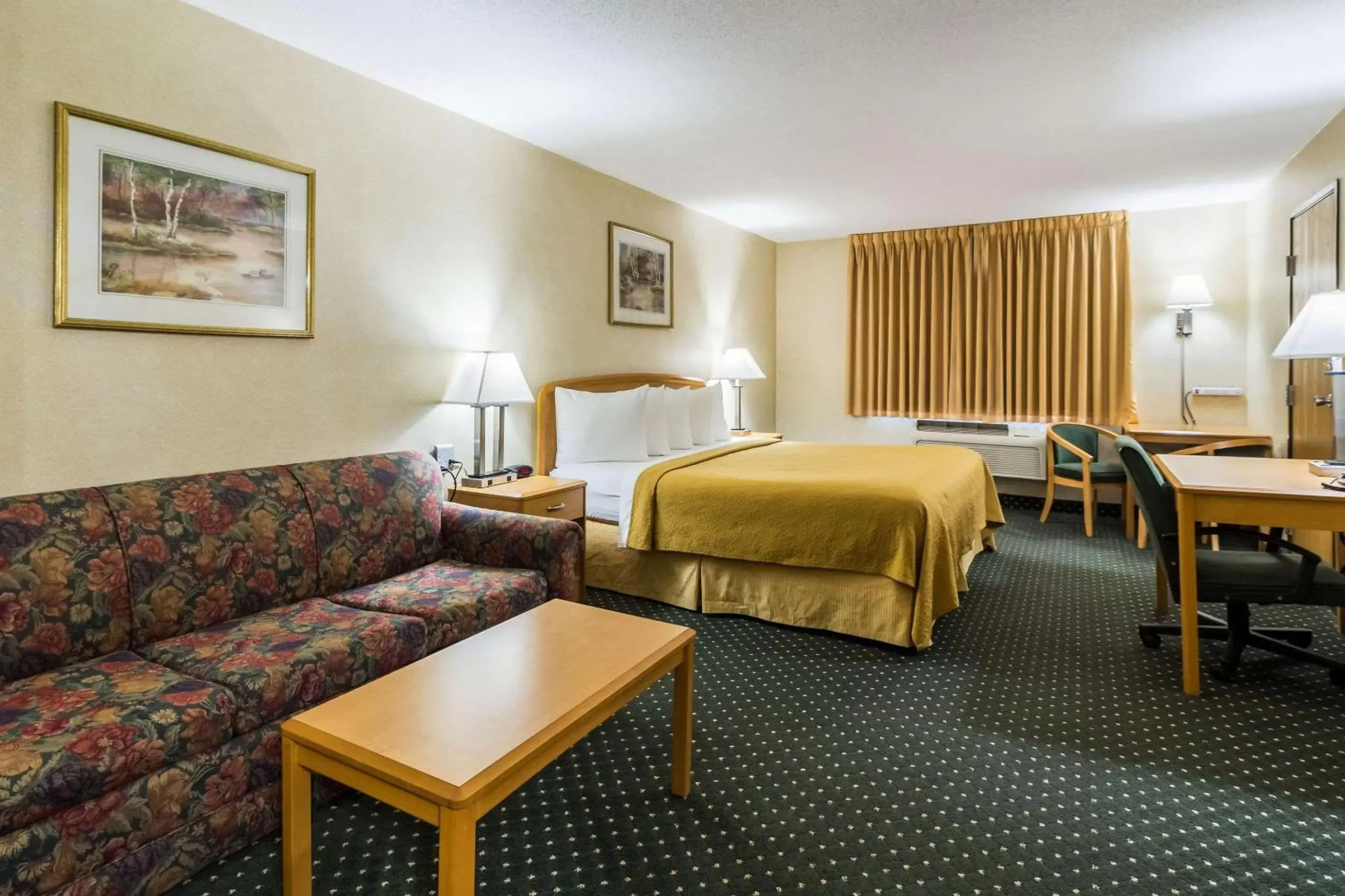 Photo of the whole room in Quality Inn Columbia Mall