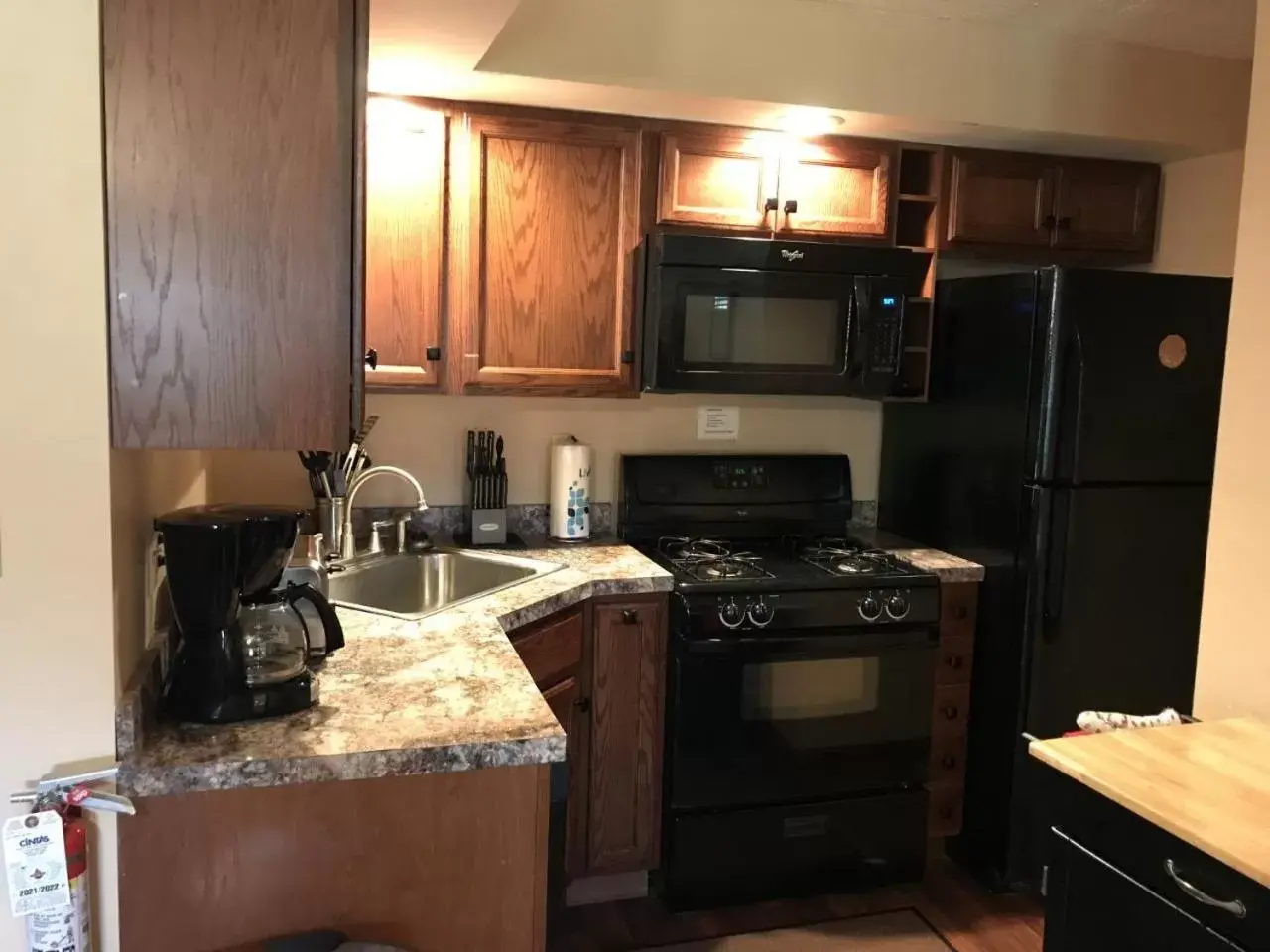 Coffee/tea facilities, Kitchen/Kitchenette in Woodfield Manor - A Sundance Vacations Property