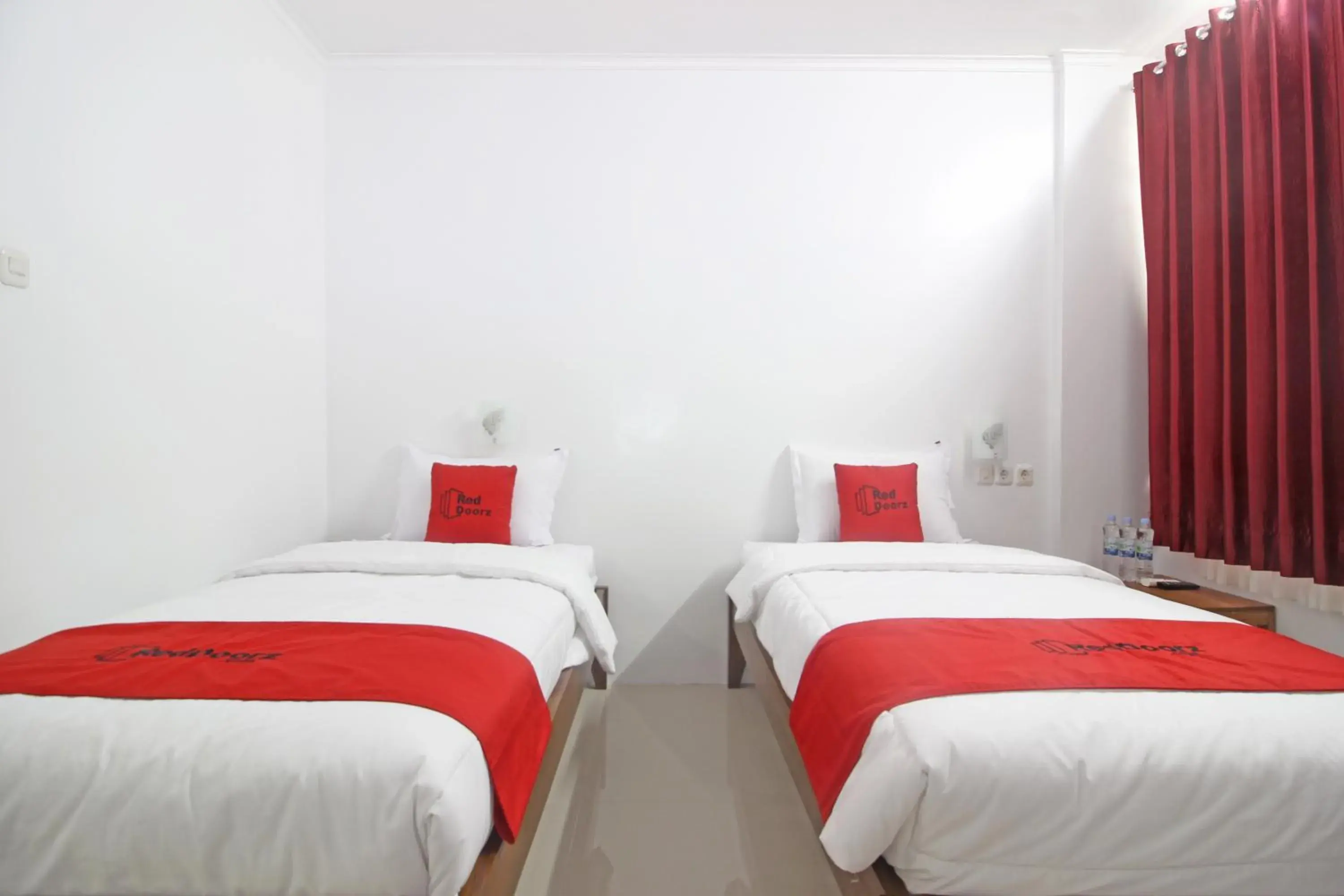 Bedroom, Bed in RedDoorz @ Jalan Ringroad Selatan