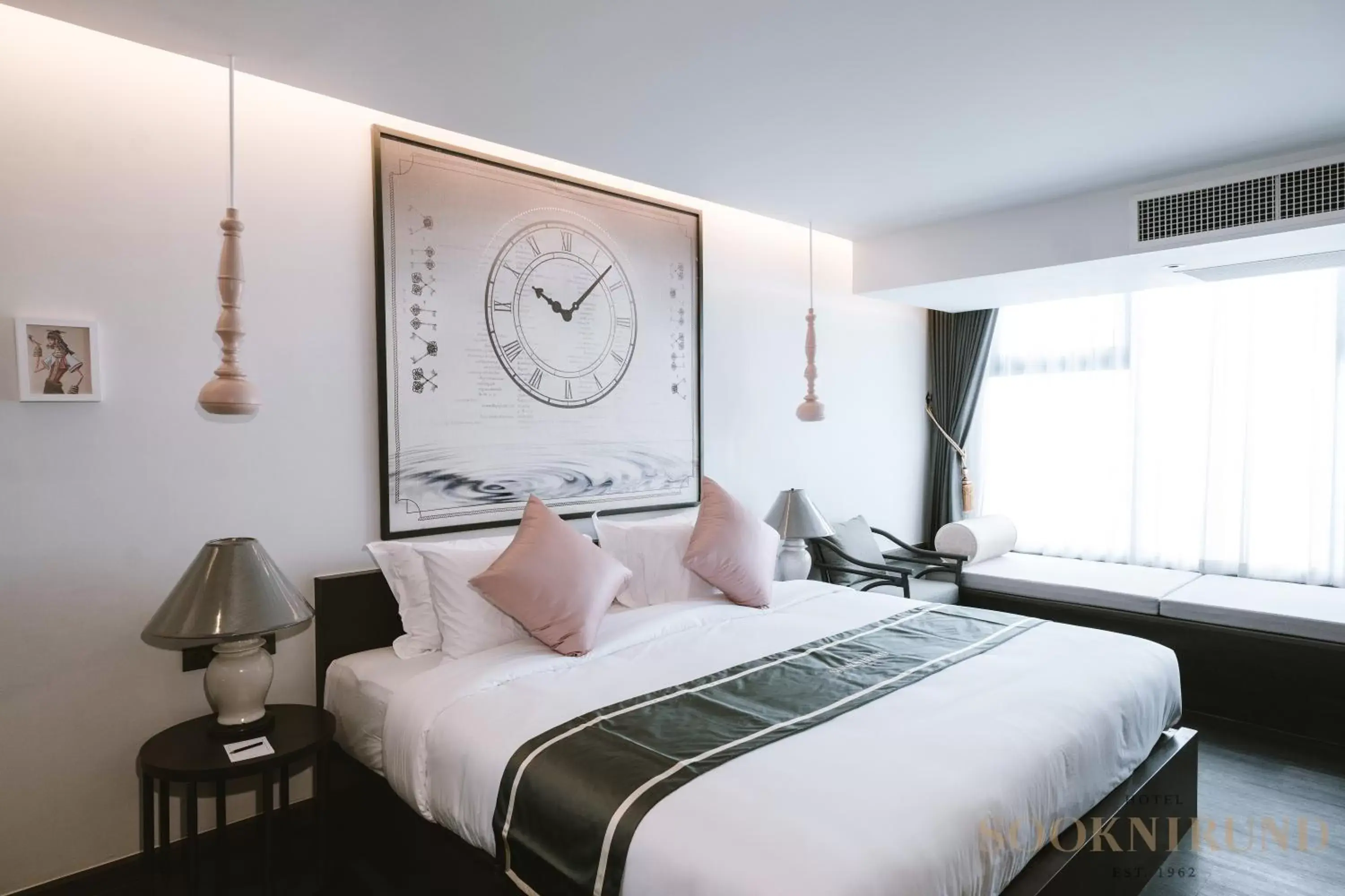 Seating area, Bed in SOOKNIRUND HOTEL Seating area, Bed in SOOKNIRUND HOTEL