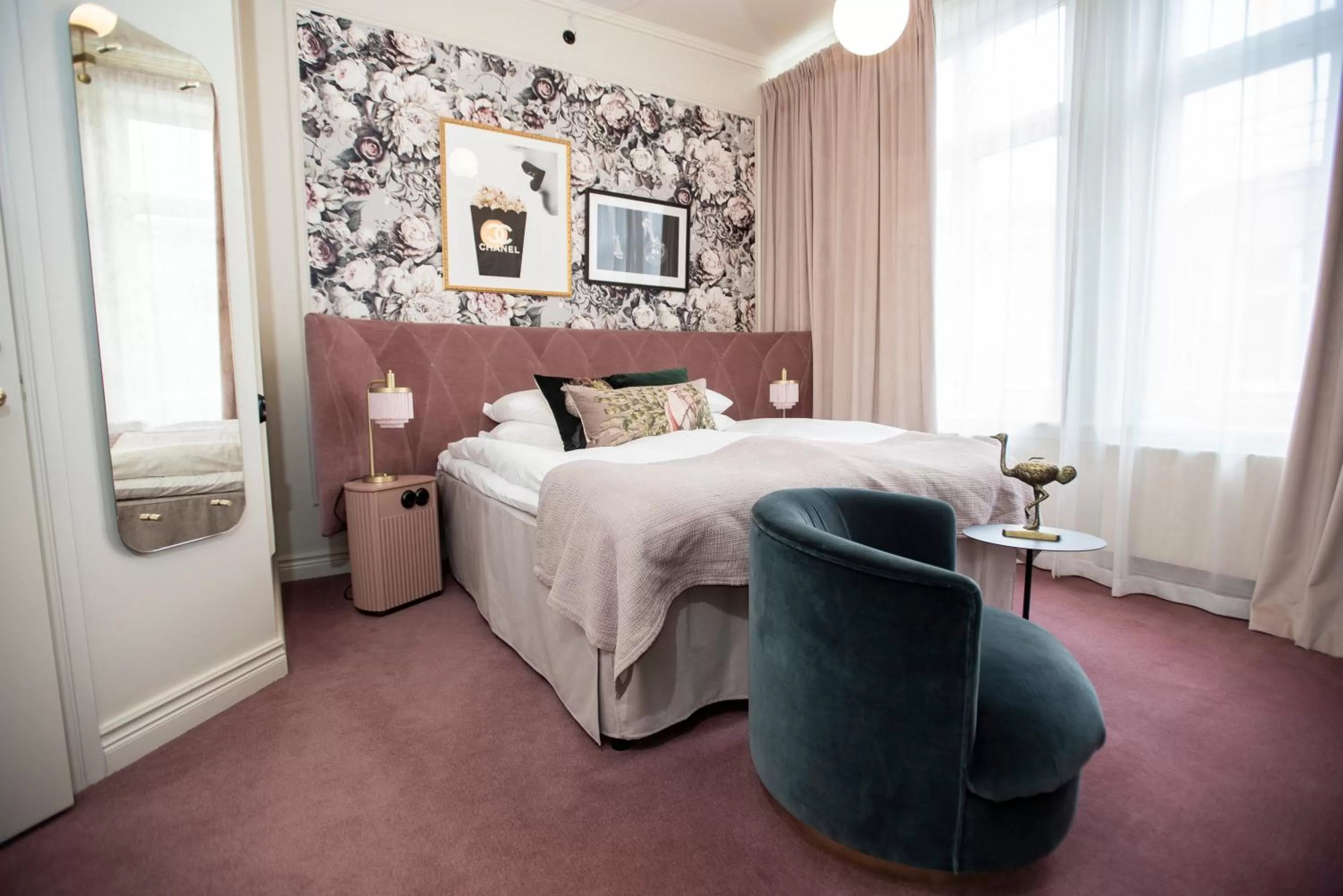 Photo of the whole room, Bed in The Vault Hotel, WorldHotels Crafted