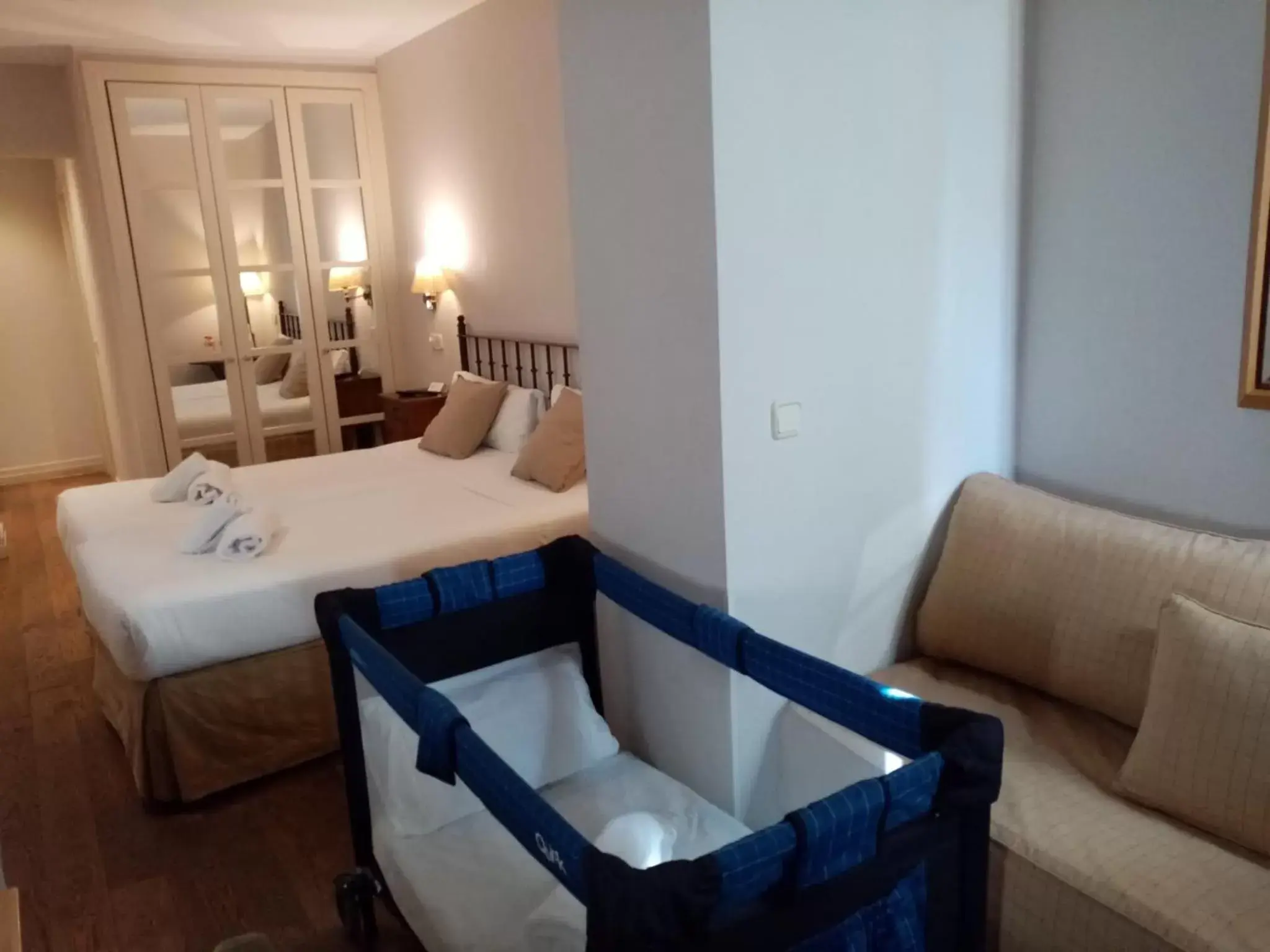 cot, Bed in Hotel Cuéntame La Puebla