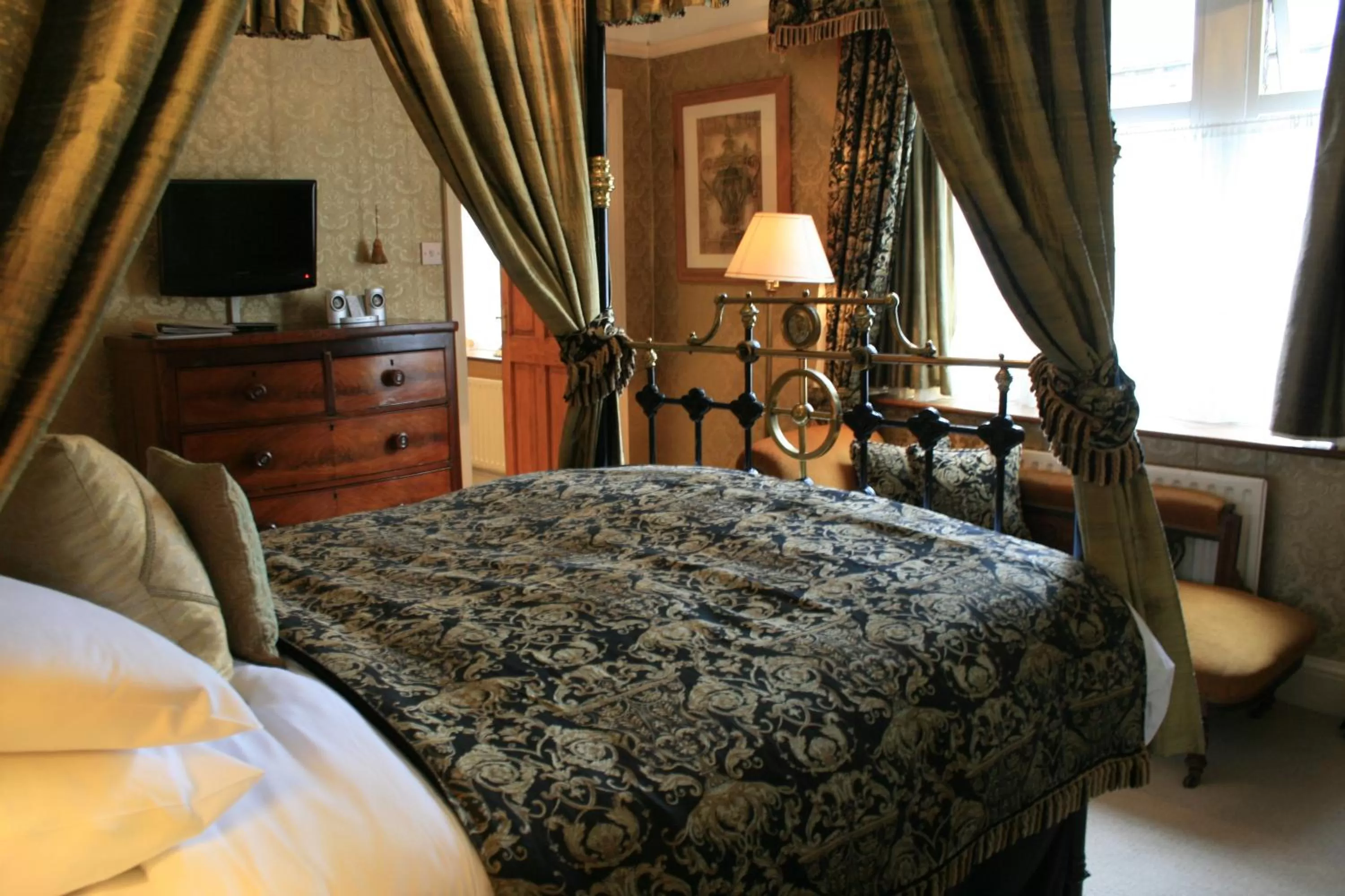 Bed in The Old Registry guest house