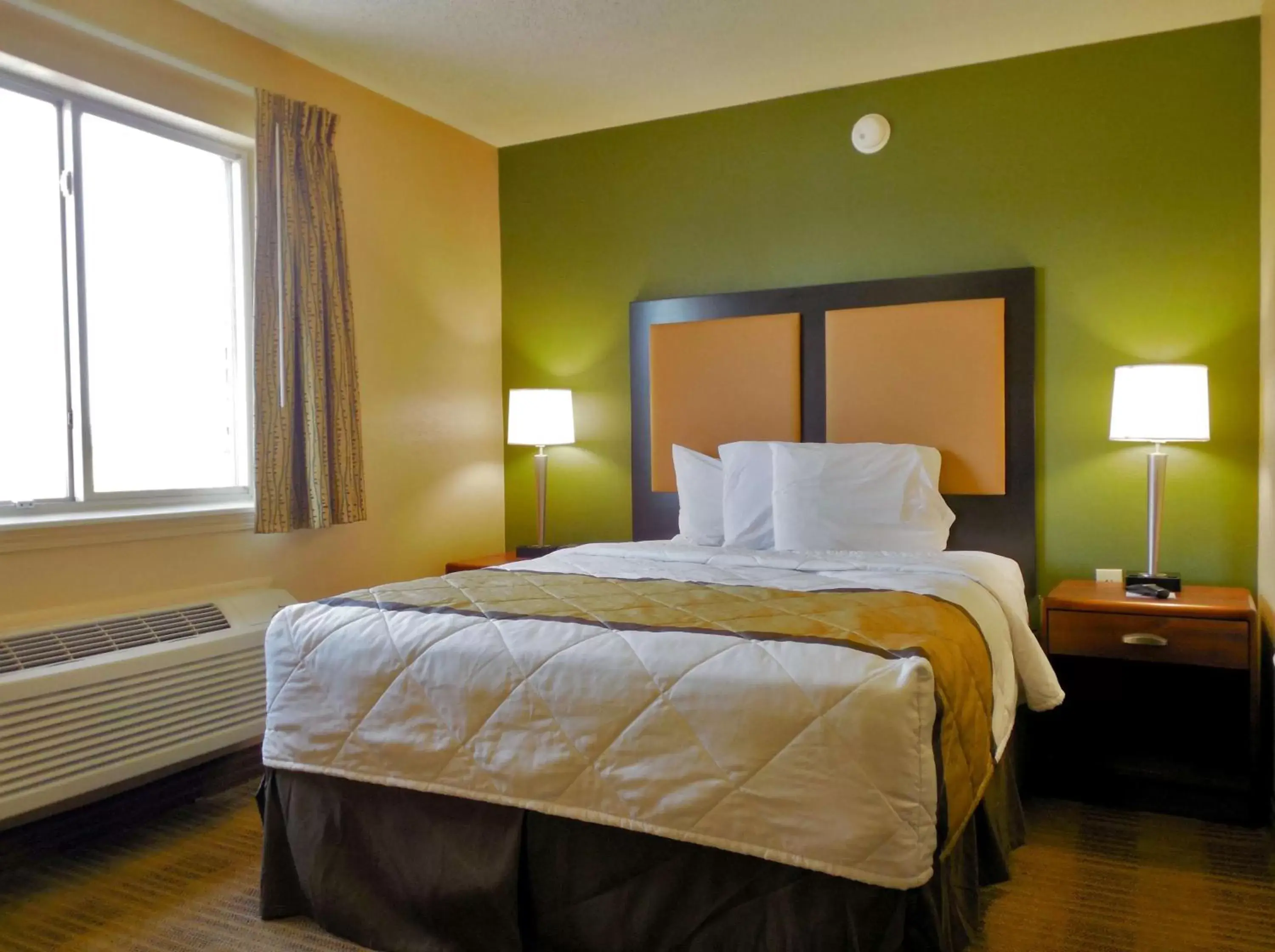 Bedroom, Bed in Extended Stay America Suites - Austin - Northwest - Research Park