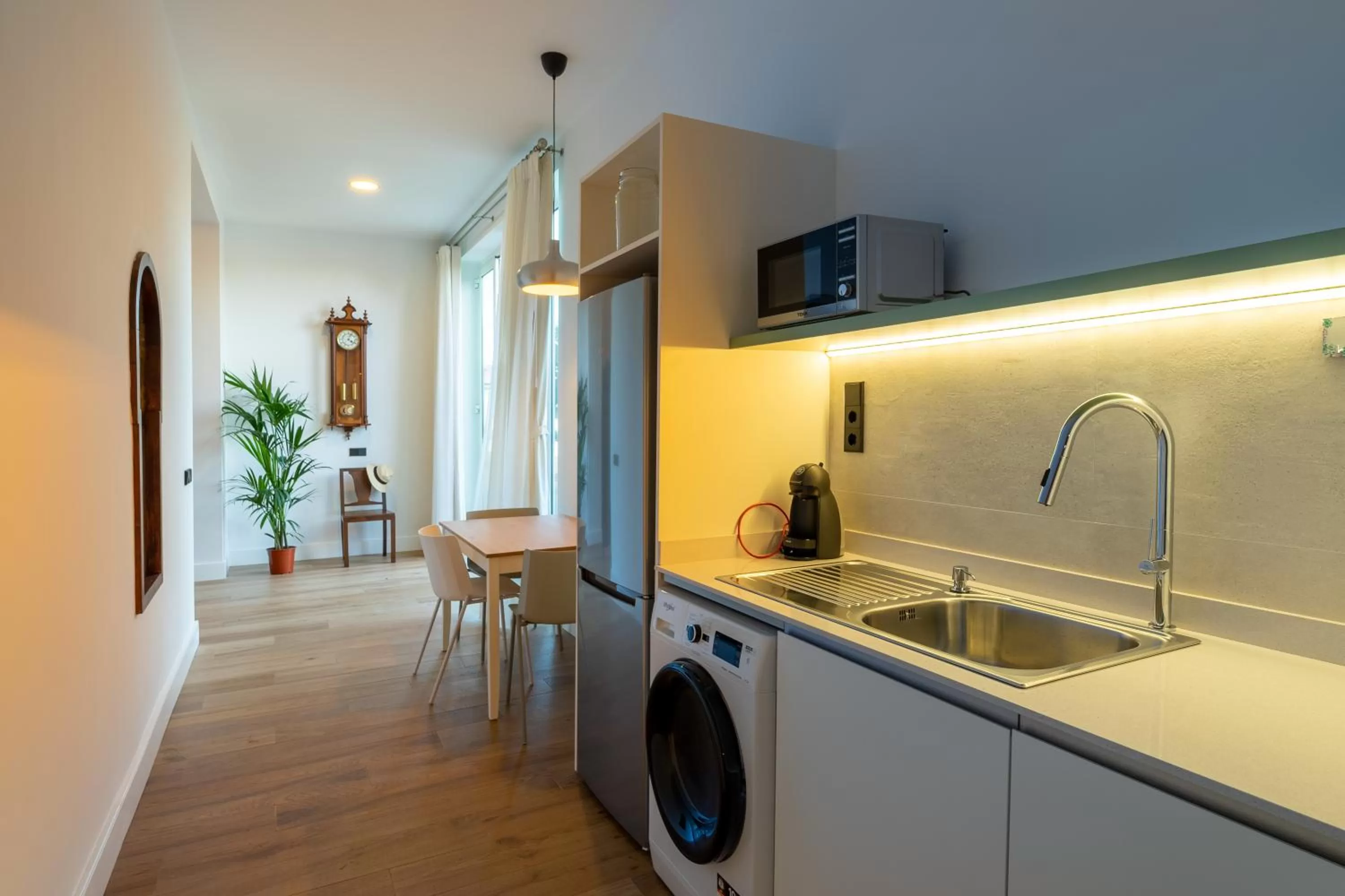 Kitchen or kitchenette in Albor Suites