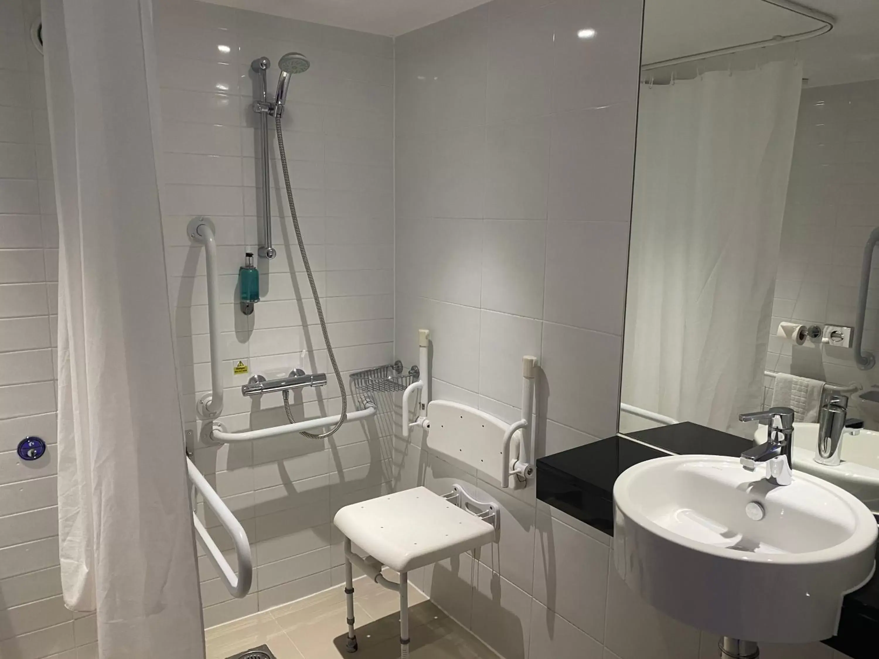 Shower, Bathroom in Holiday Inn Express Windsor, an IHG Hotel