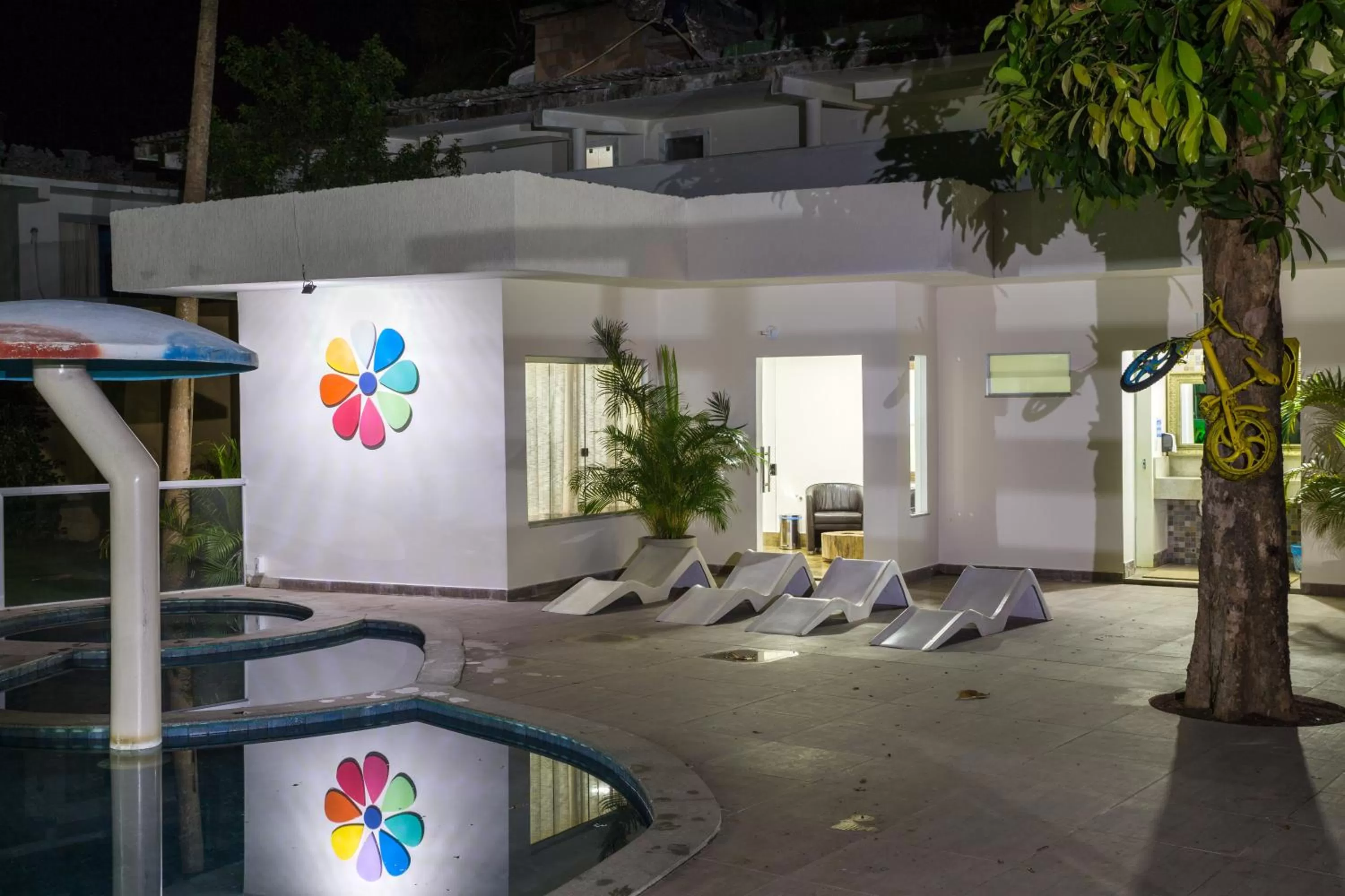 Night in Floral Inn Family