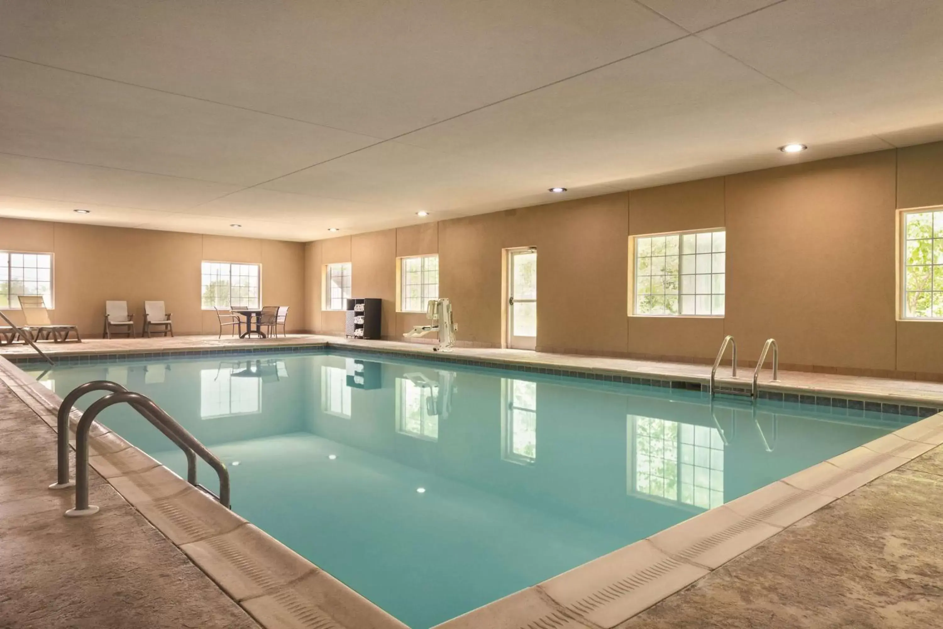 Activities, Swimming Pool in Country Inn & Suites by Radisson, Goodlettsville, TN