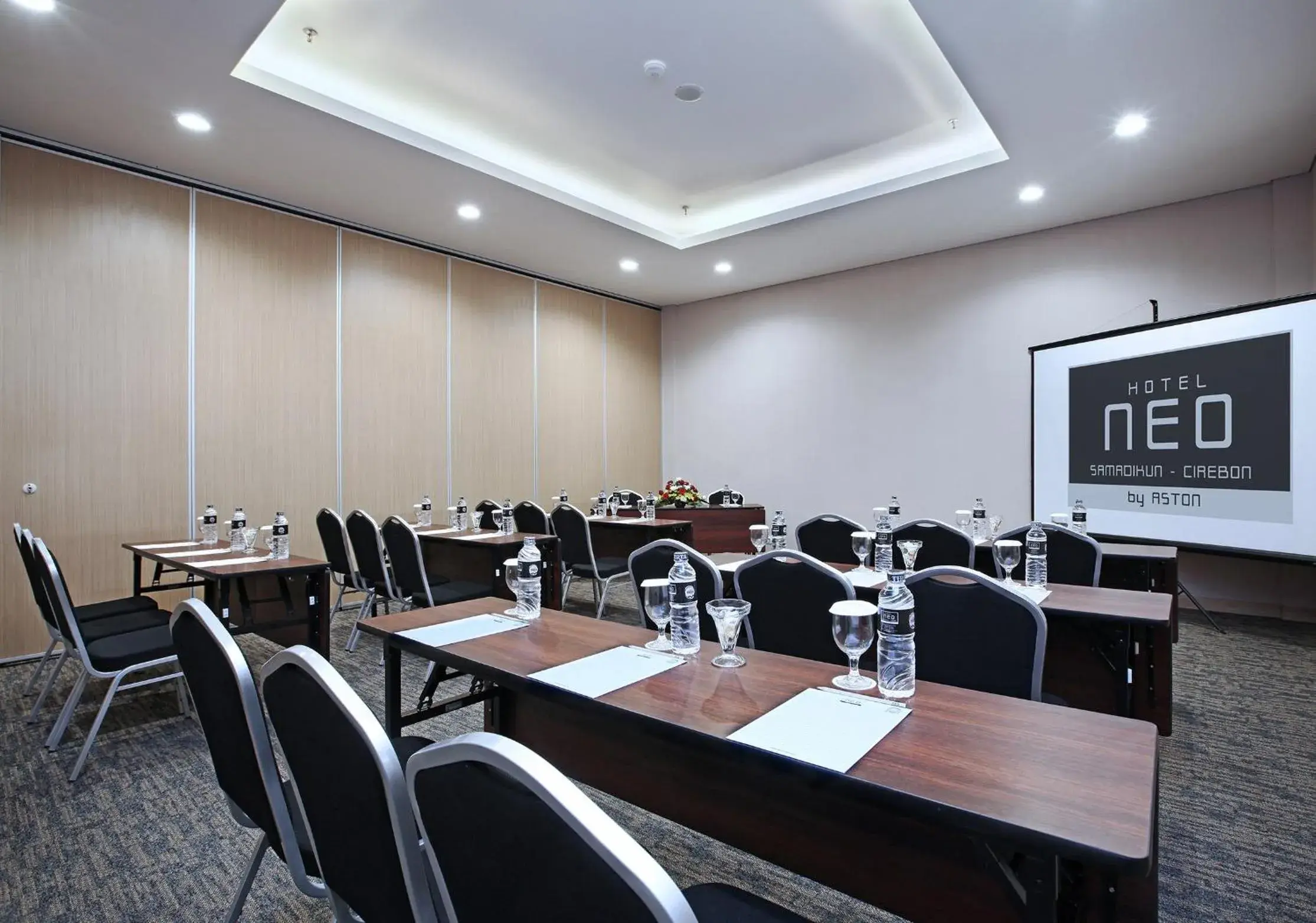 Meeting/conference room, Business Area/Conference Room in Neo Samadikun Cirebon Hotel