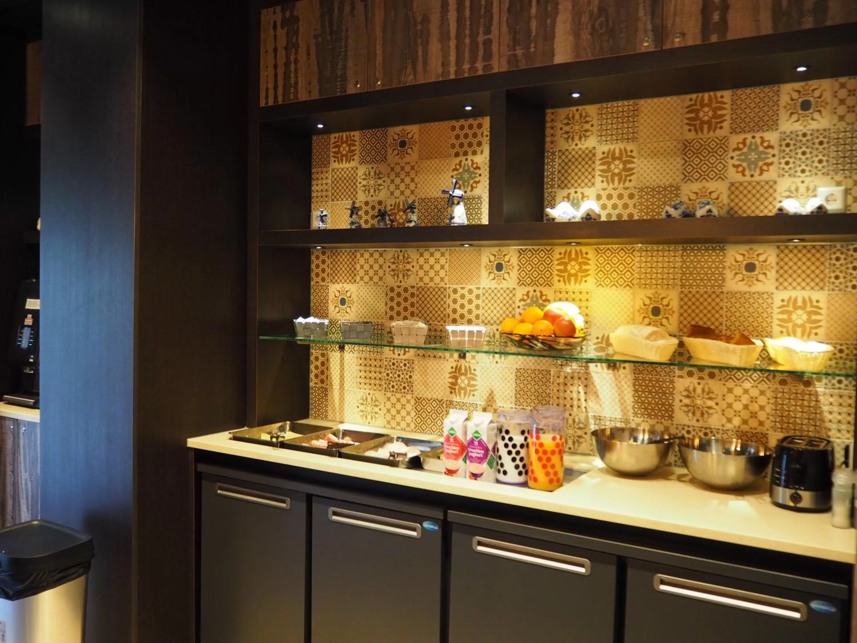 Food and drinks in Blossoms City Hotel