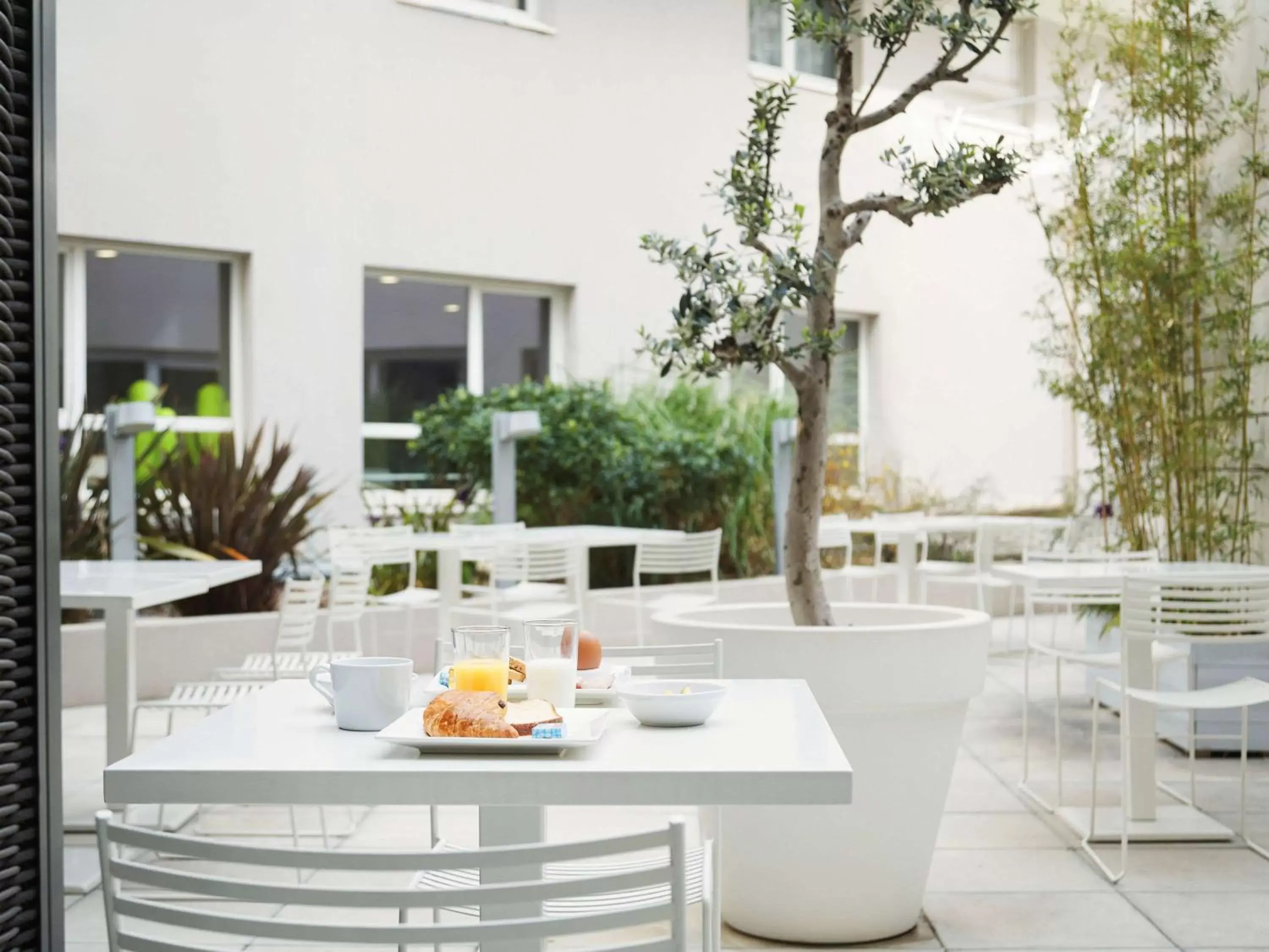 Sports, Restaurant/Places to Eat in Aparthotel Adagio Marseille Timone