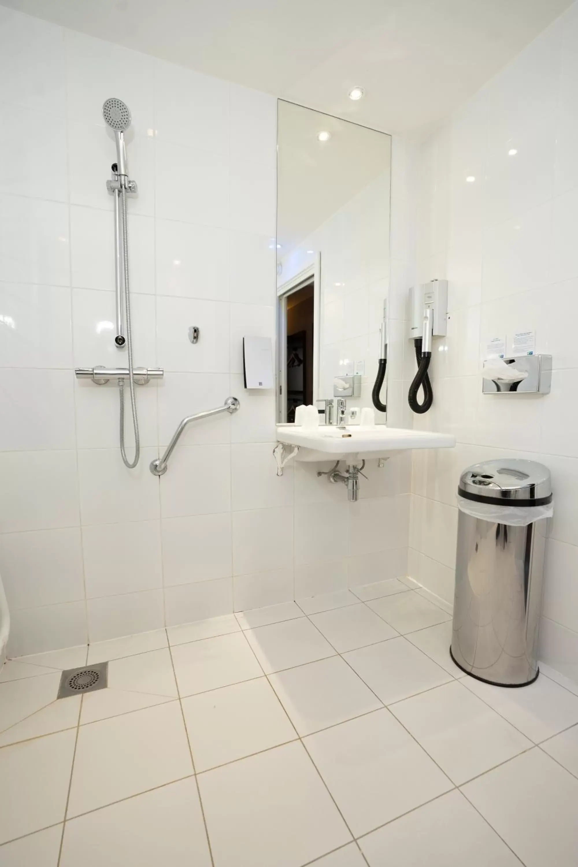 Bathroom in Holiday Inn Express Strasbourg - Sud, an IHG Hotel