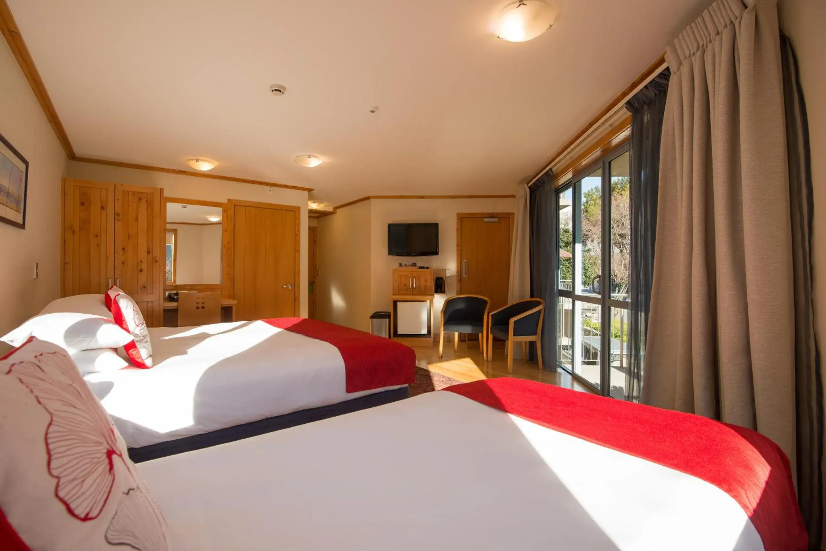 Bedroom, Bed in Coronation Lodge