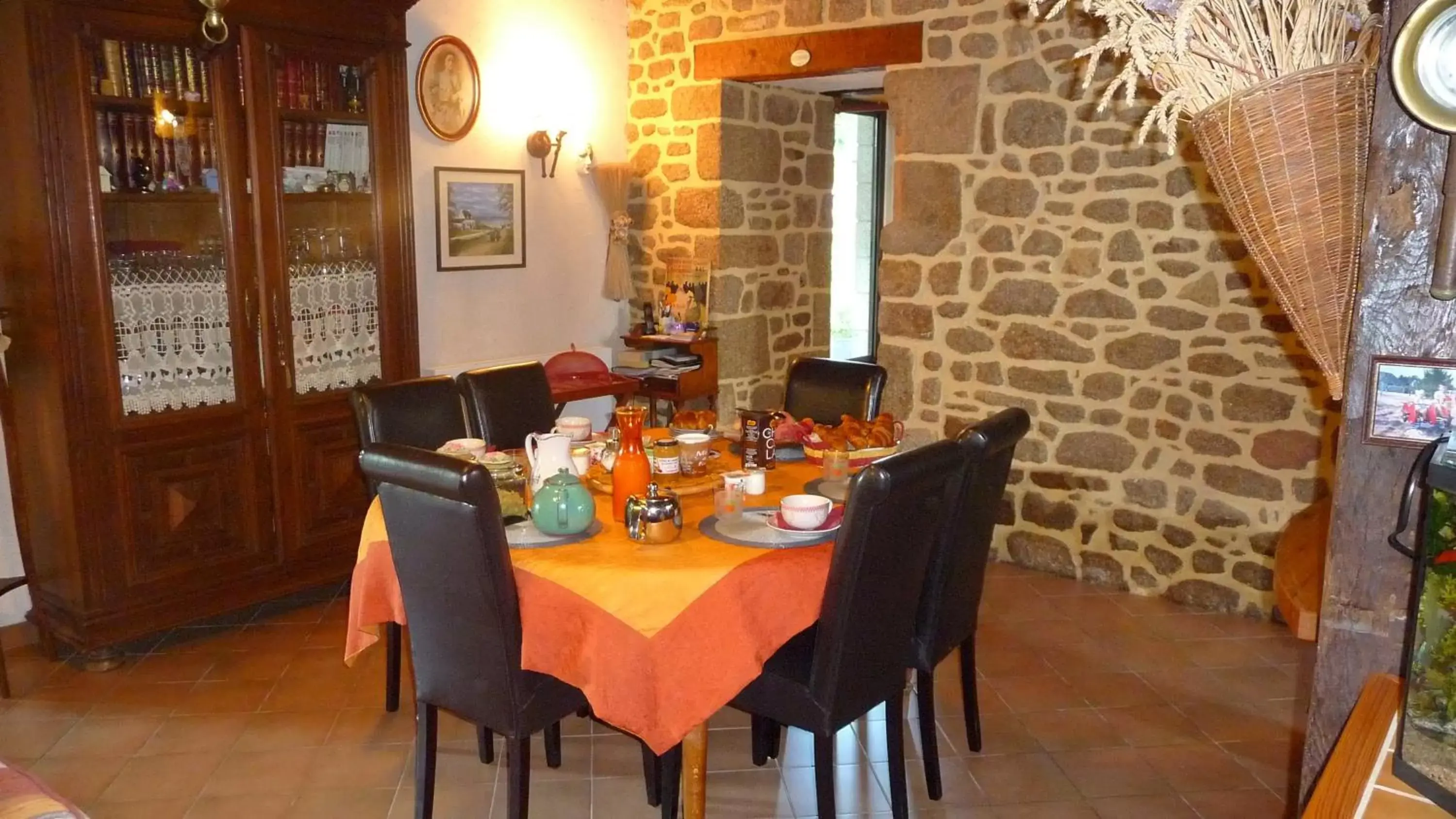 Banquet/Function facilities, Restaurant/Places to Eat in Chambres d'hôtes Le Bas Rassinoux