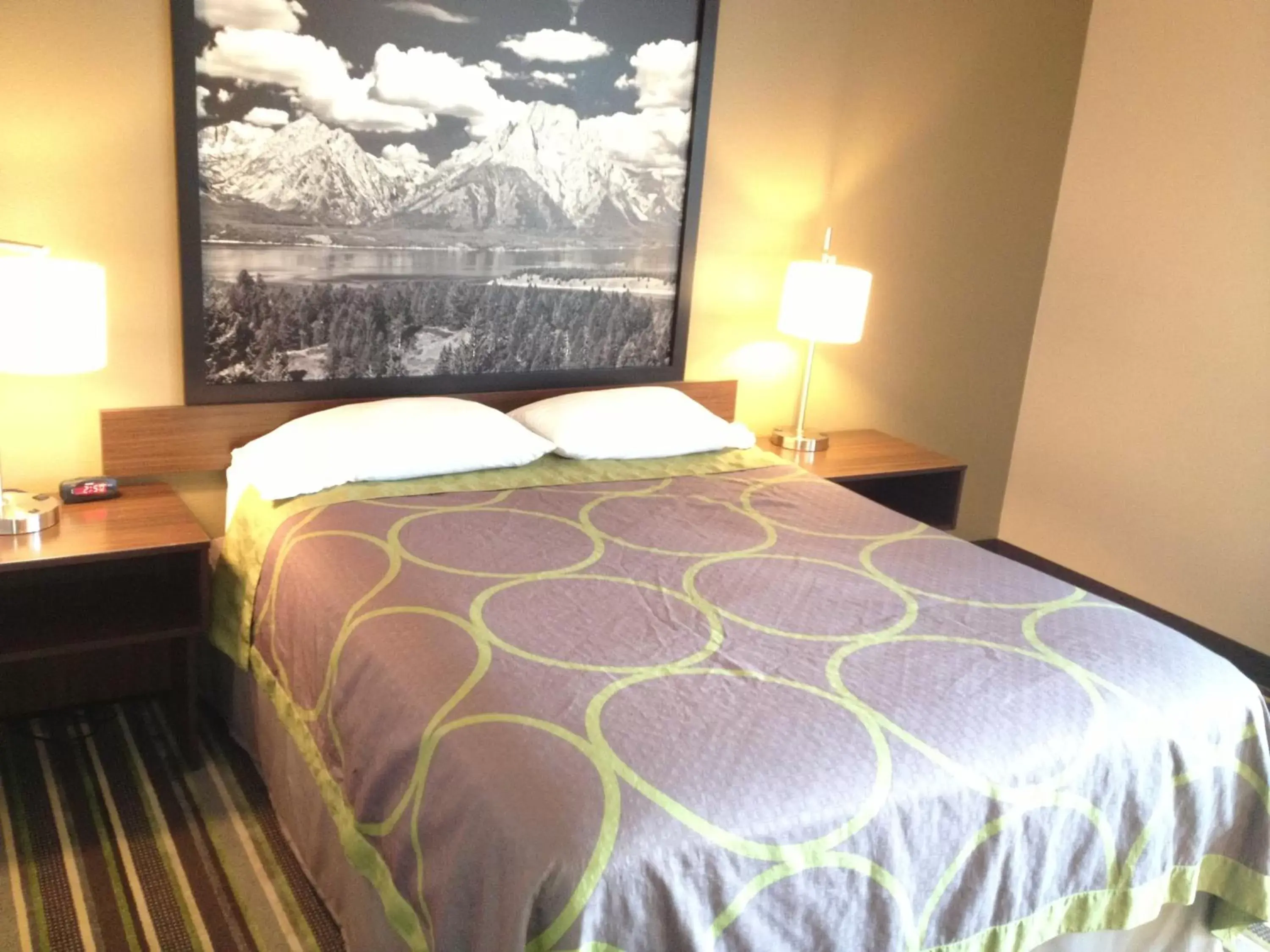 Bedroom, Bed in Super 8 by Wyndham Pocatello