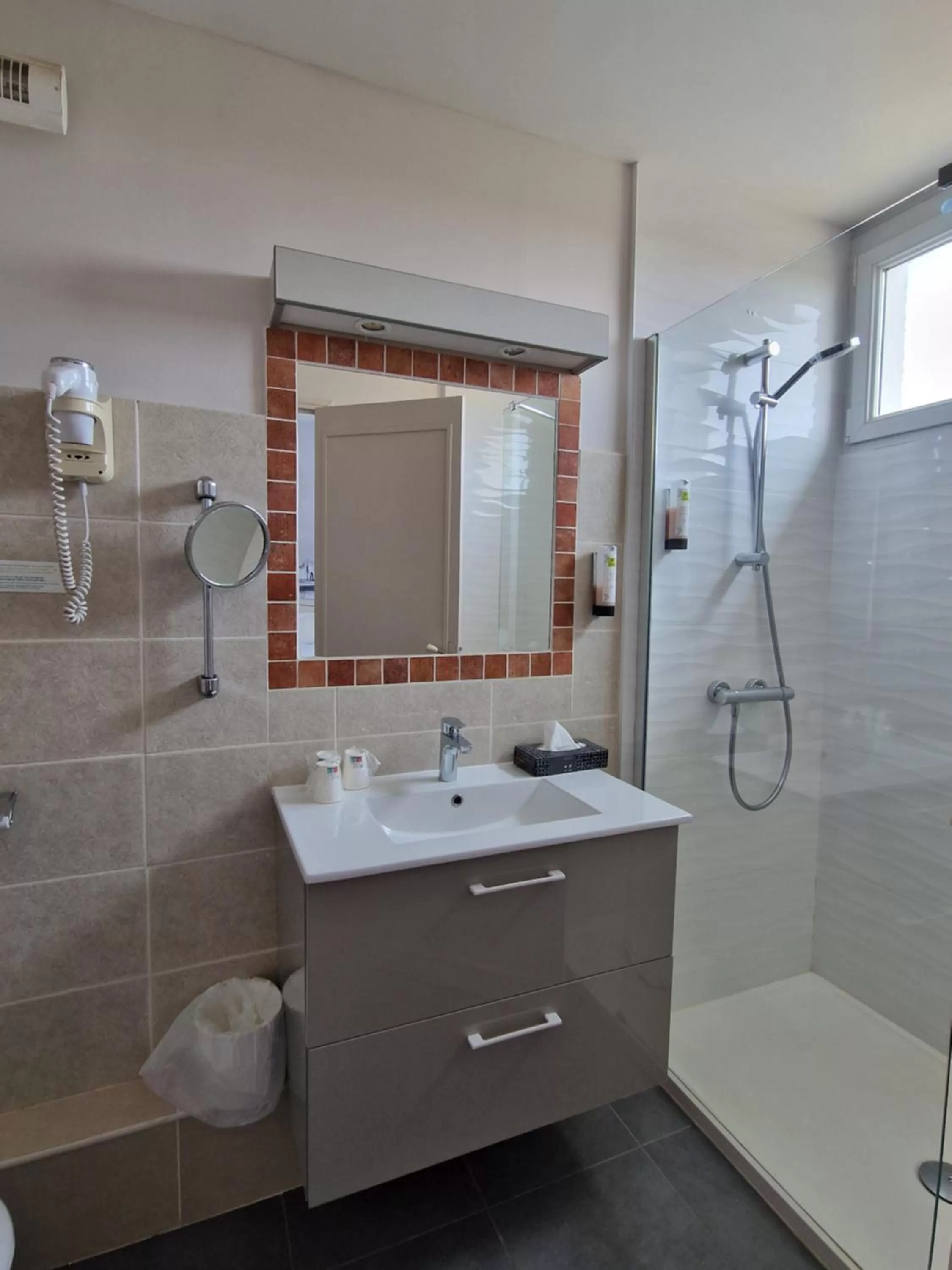 Logis VIGNES BLANCHES*** Hôtel Cosy et restaurant de terroir