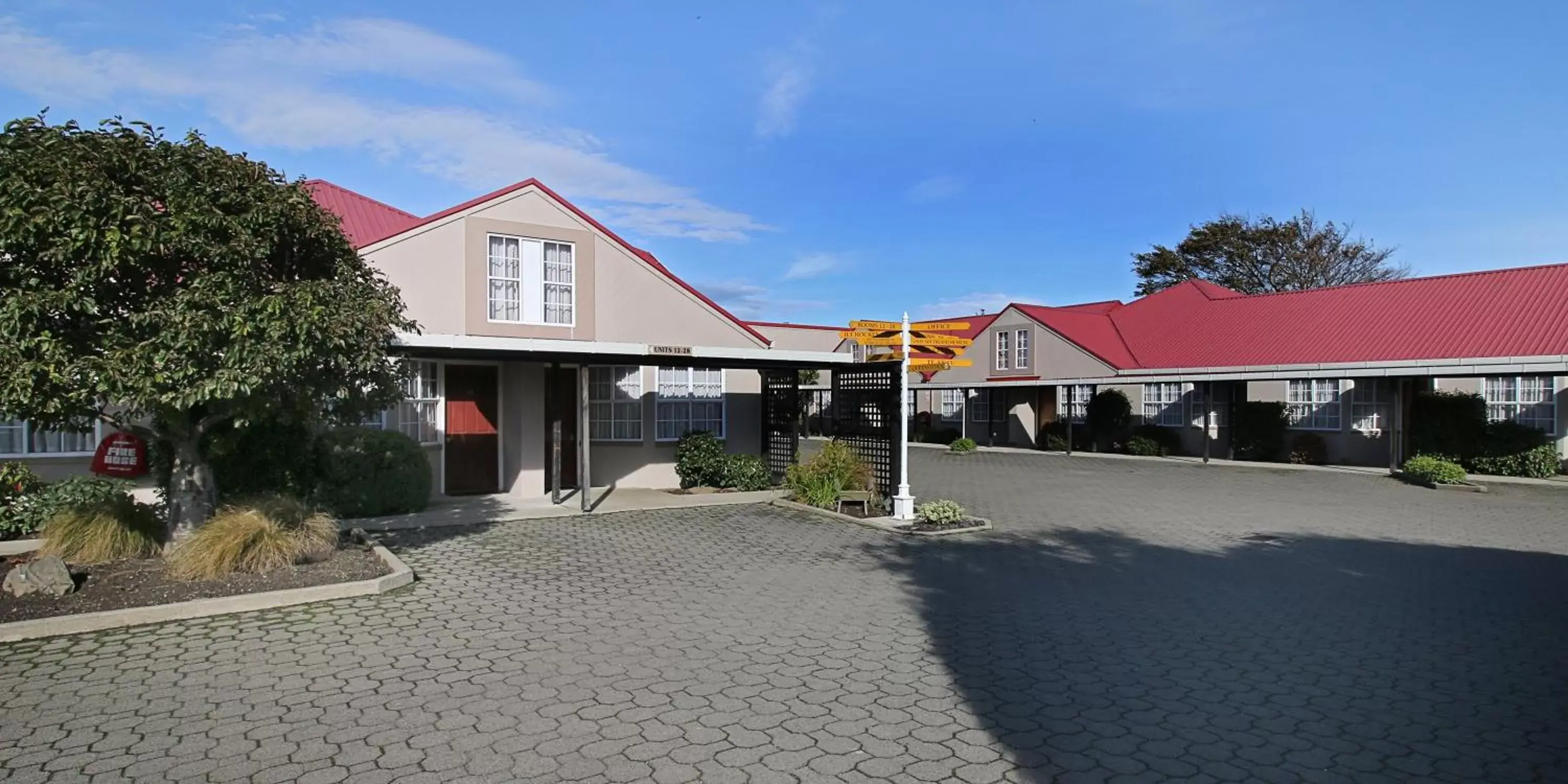 Property Building in Balmoral Lodge Motel