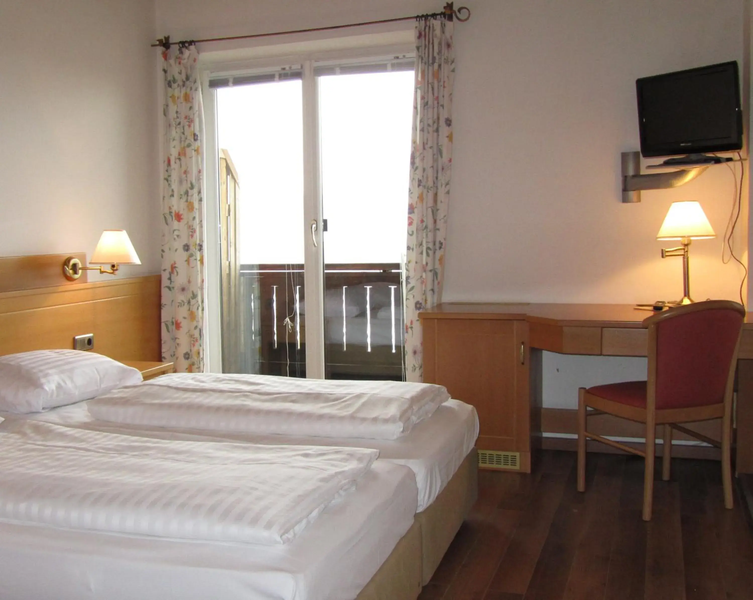 Photo of the whole room, Bed in Hotel Schöne Aussicht