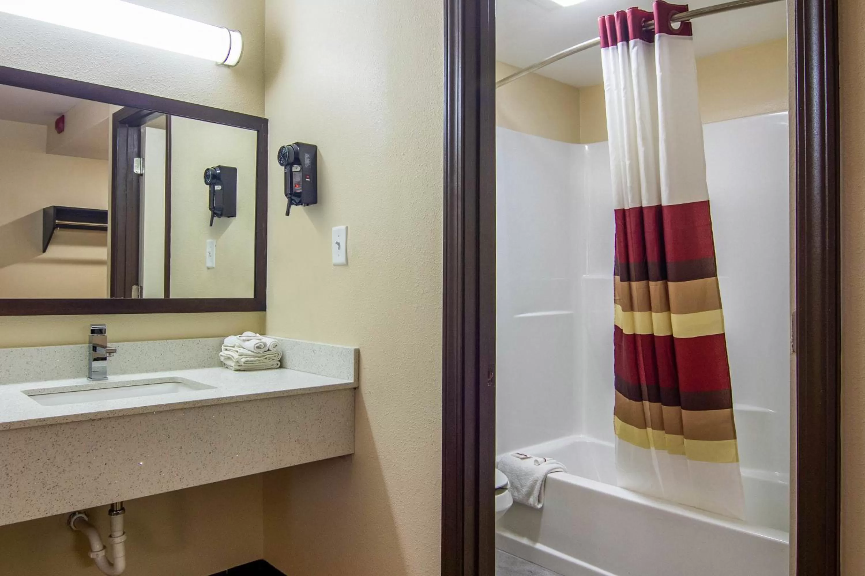 Bathroom in Red Roof Inn Perrysburg