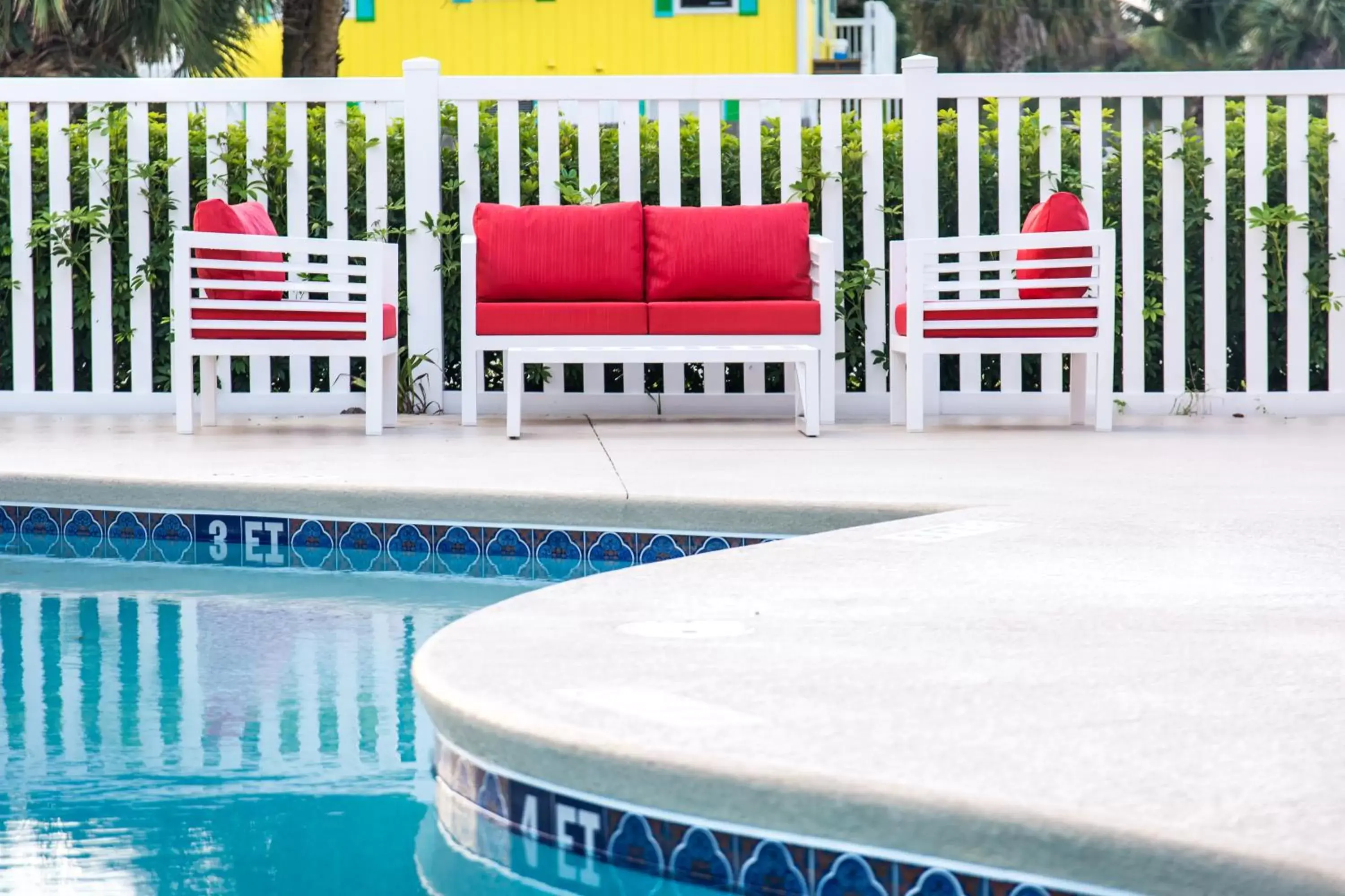 Patio, Swimming Pool in Royal Inn Beach Hutchinson Island