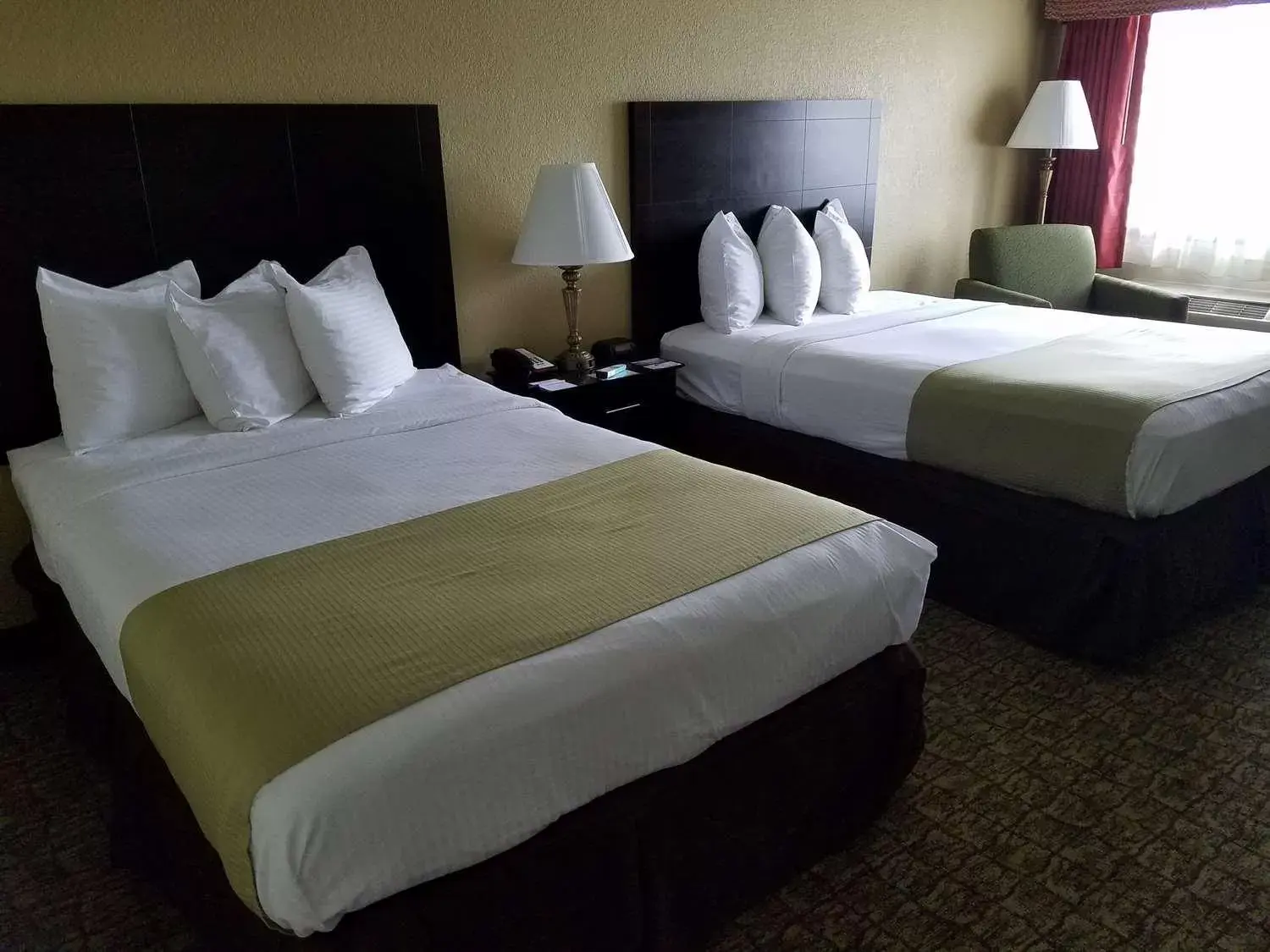 Bed in Best Western Crossroads Inn Bed in Best Western Crossroads Inn