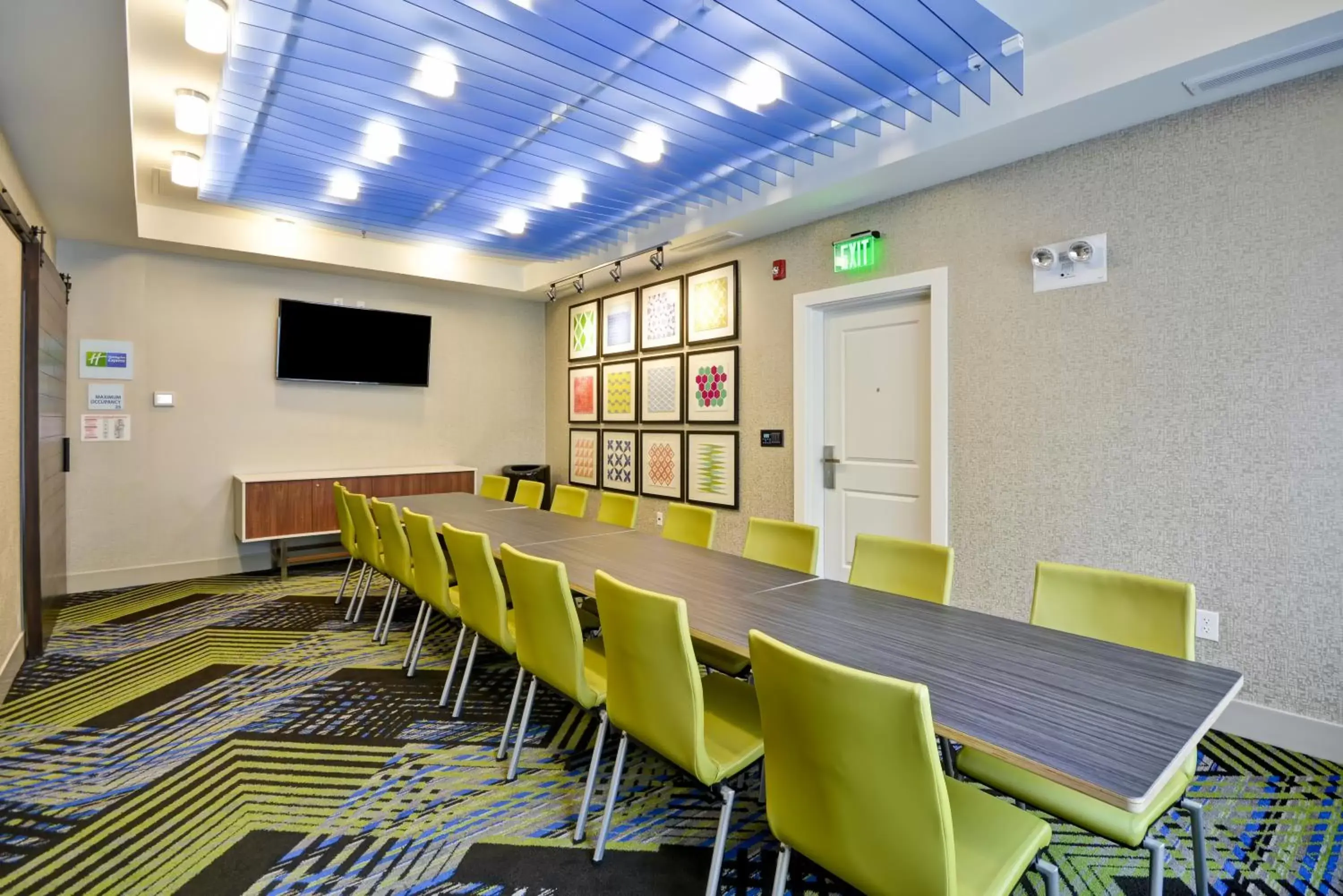 Meeting/conference room in Holiday Inn Express - Evansville, an IHG Hotel