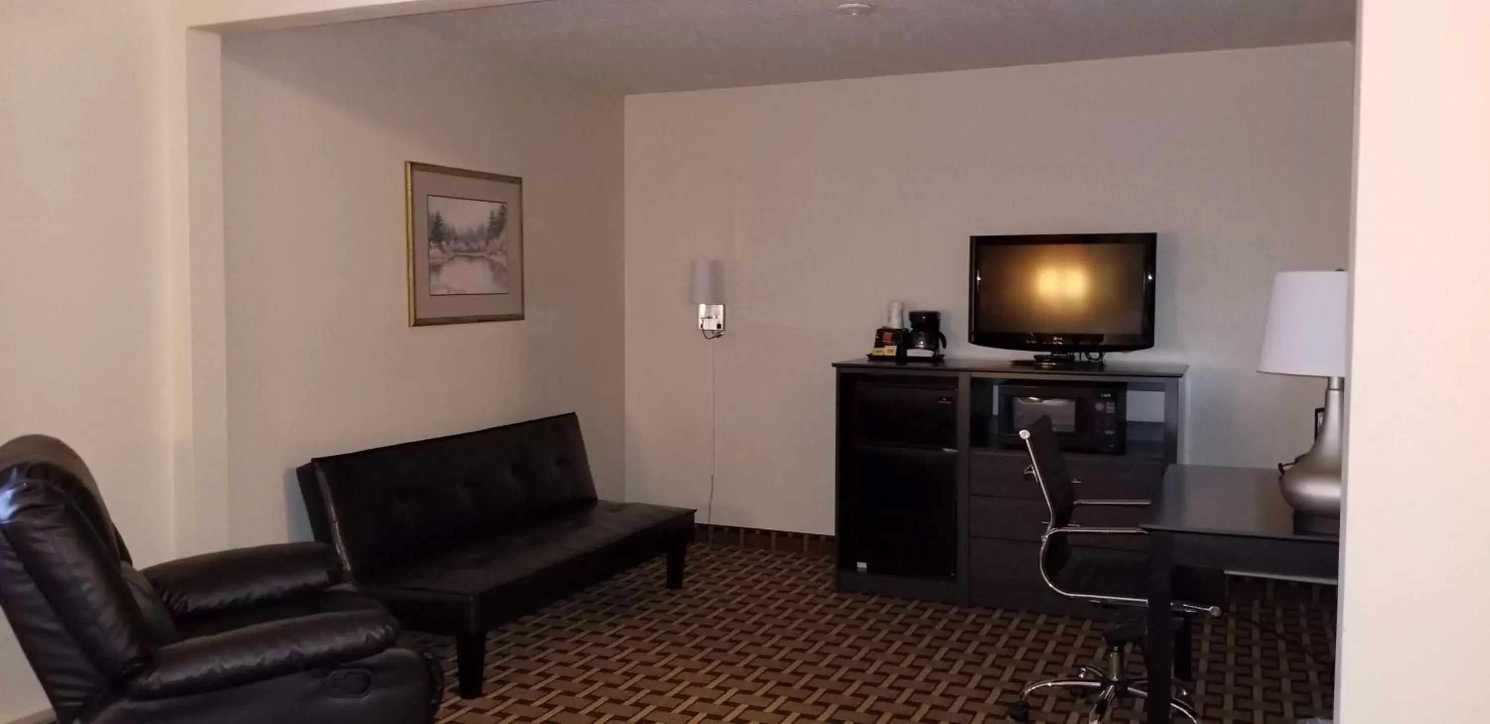 TV and multimedia, TV/Entertainment Center in Super 8 by Wyndham Ashland