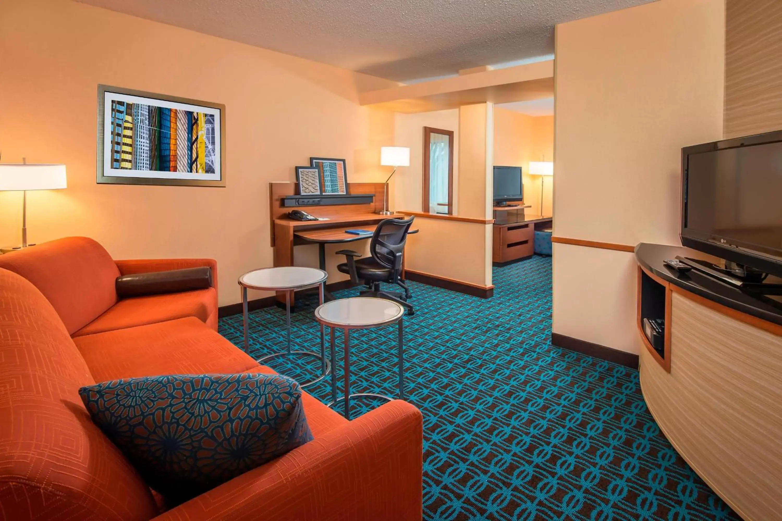 Living room, Seating Area in Fairfield Inn & Suites by Marriott Frederick