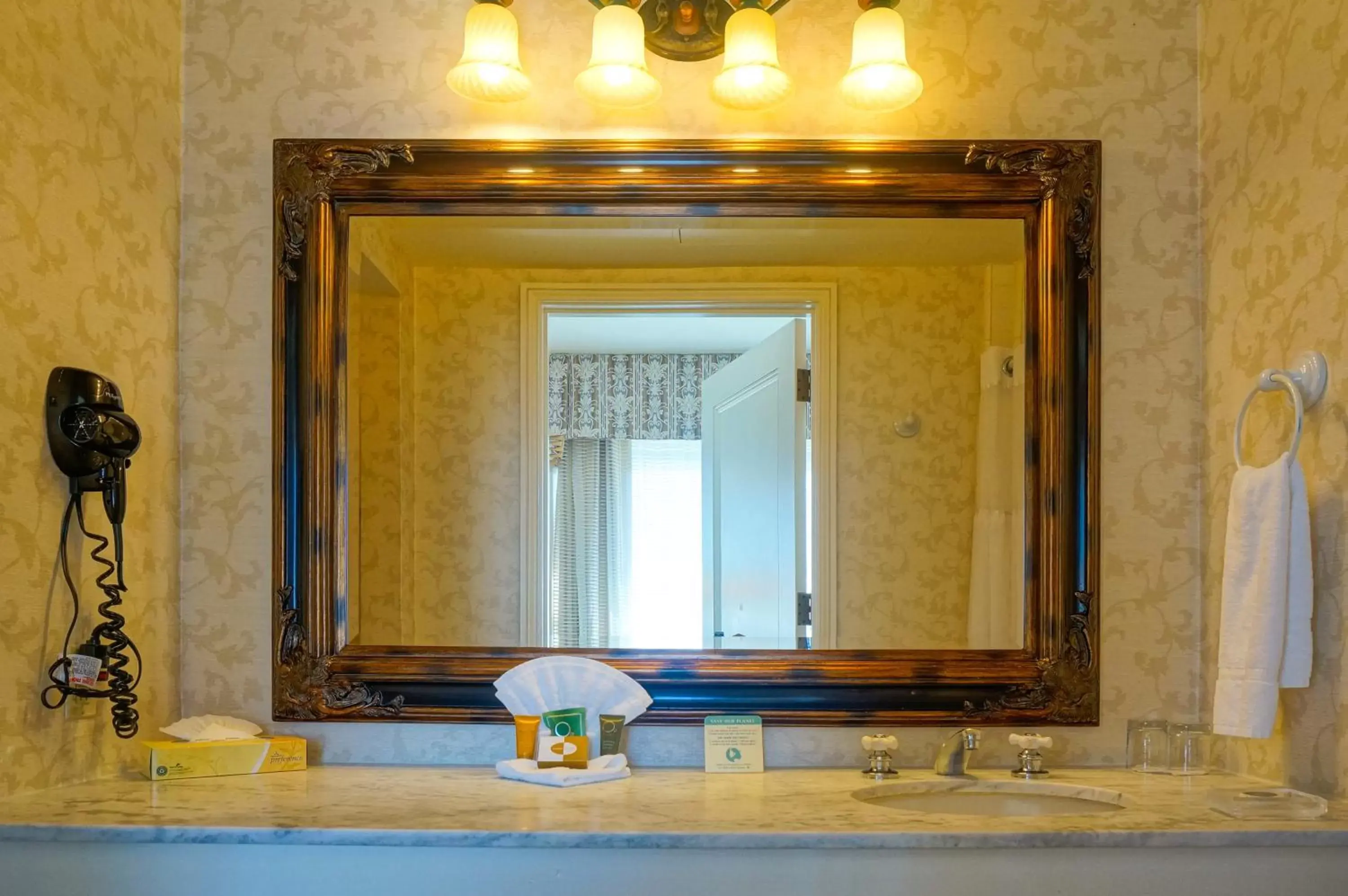 Bathroom in Gaslamp Plaza Suites