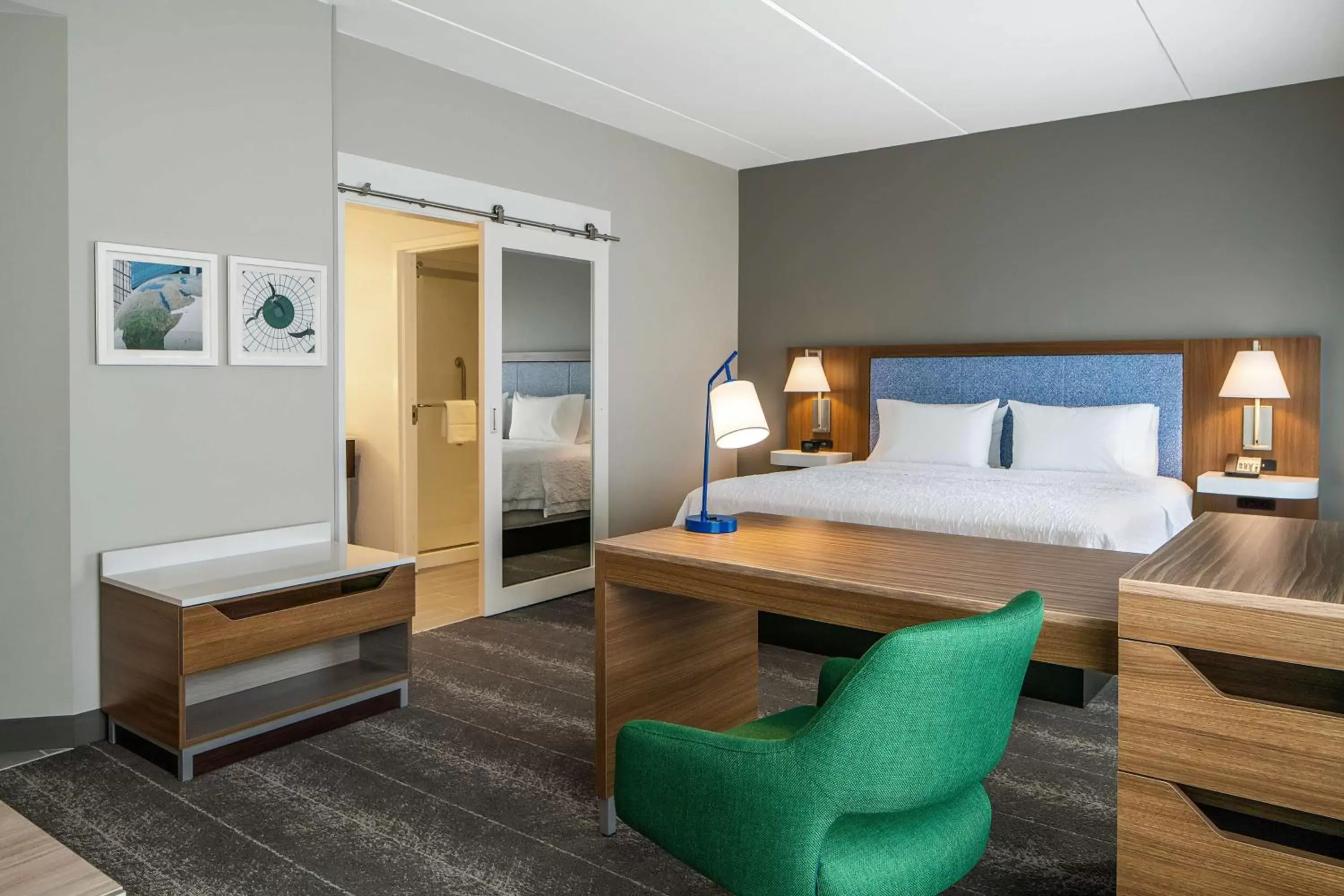 Bedroom, Bed in Hampton Inn & Suites Raleigh Midtown, NC