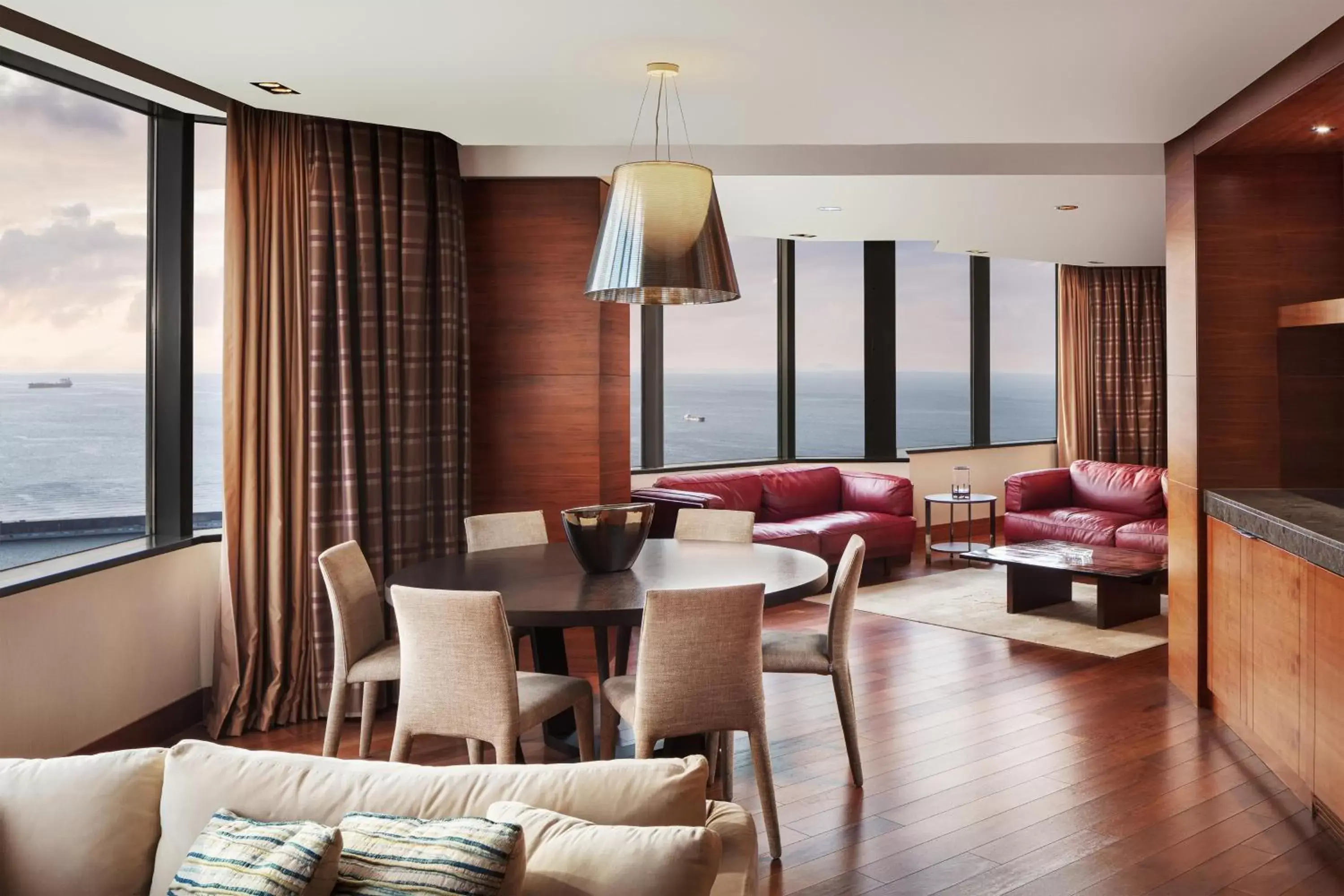 Photo of the whole room, Seating Area in Sheraton Istanbul Atakoy Hotel
