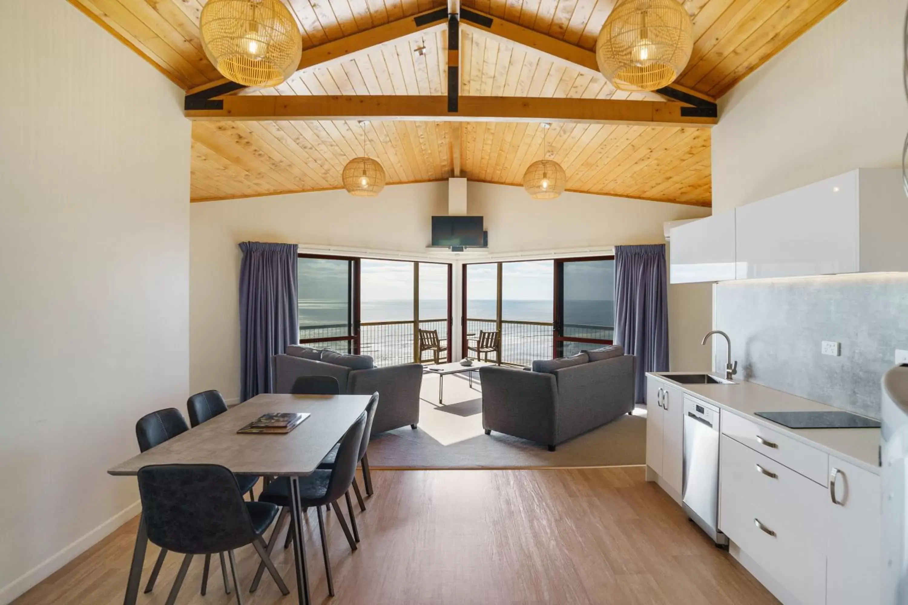 Dining Area in Castaways Resort