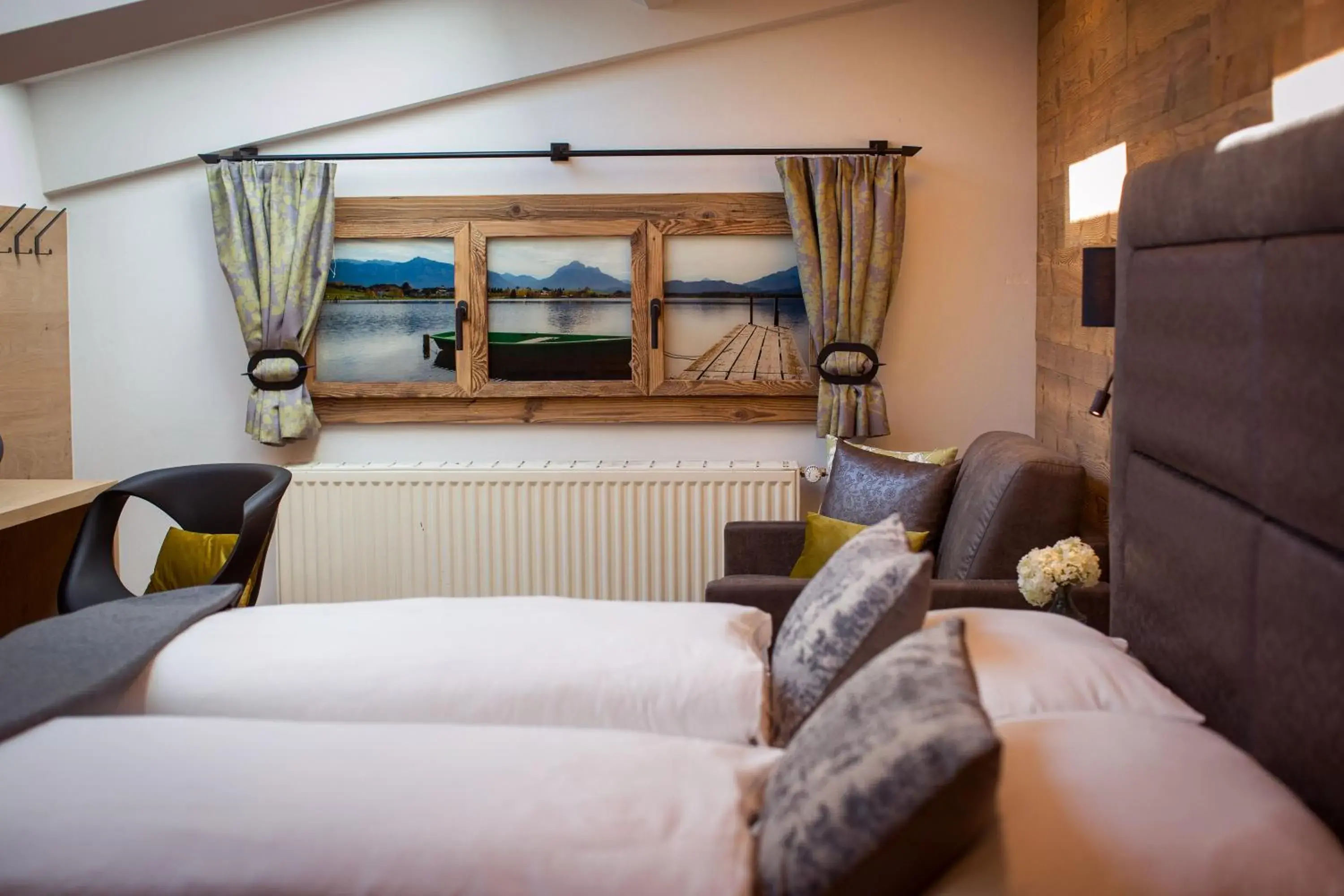 Bed, Seating Area in Hotel Grüner Baum